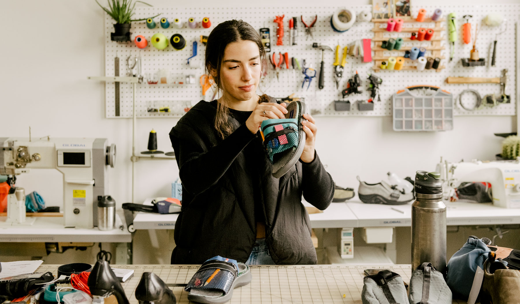 30 MAR — REINVENTAR LAS PRENDAS Y LOS OBJETOS: EL TRABAJO DE NICOLE MCLAUGHLIN