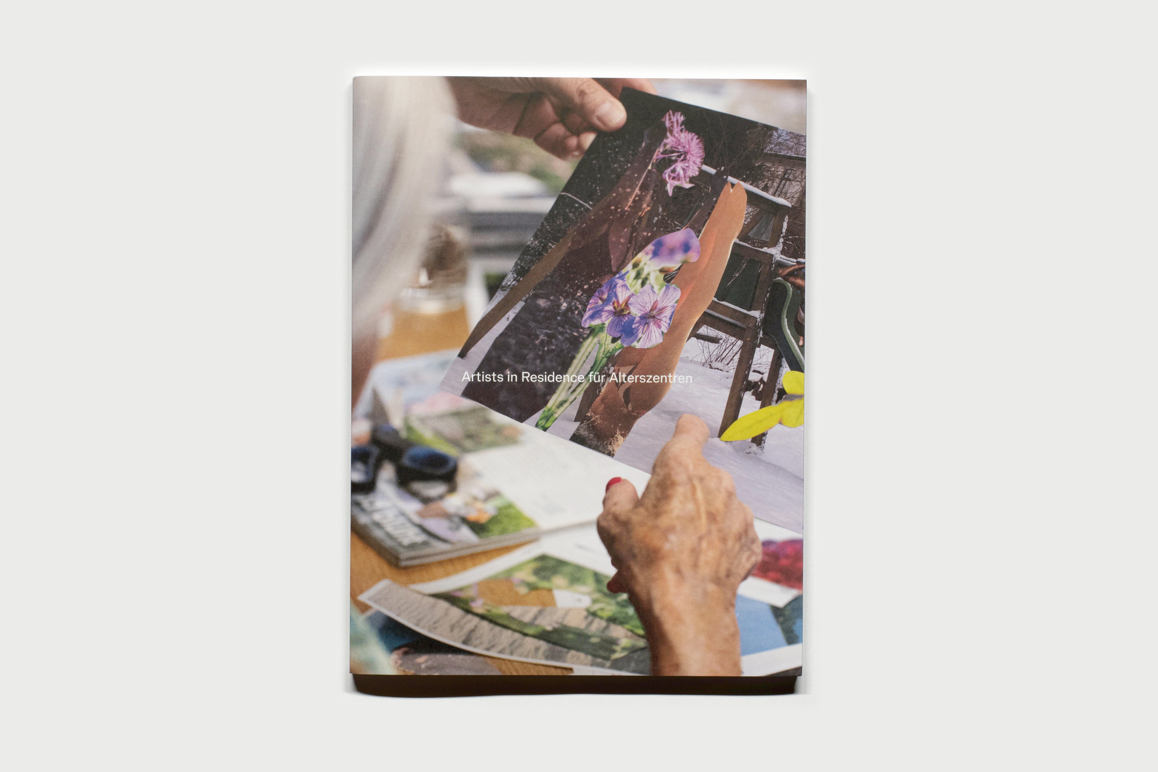 Artists in Residence f&uuml;r Alterszentren, Buch f&uuml;r Art Agency, Karin Frei Rappenecker (Hg.), Vexer Verlag, 2025