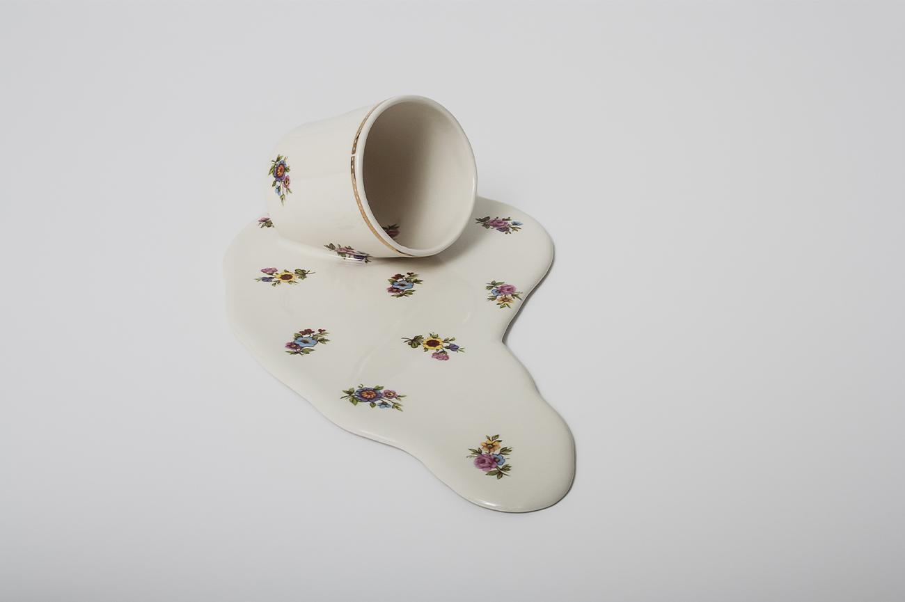 Livia MarínBroken Things (ceramic), 2017-201815 ceramic pieces, resin, transfer-print and glazeVariable dimensions (detail)