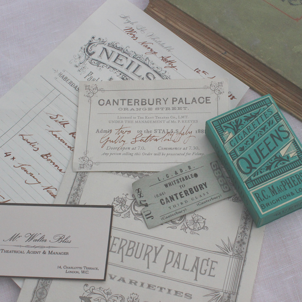 Graphic Props: Tipping the Velvet