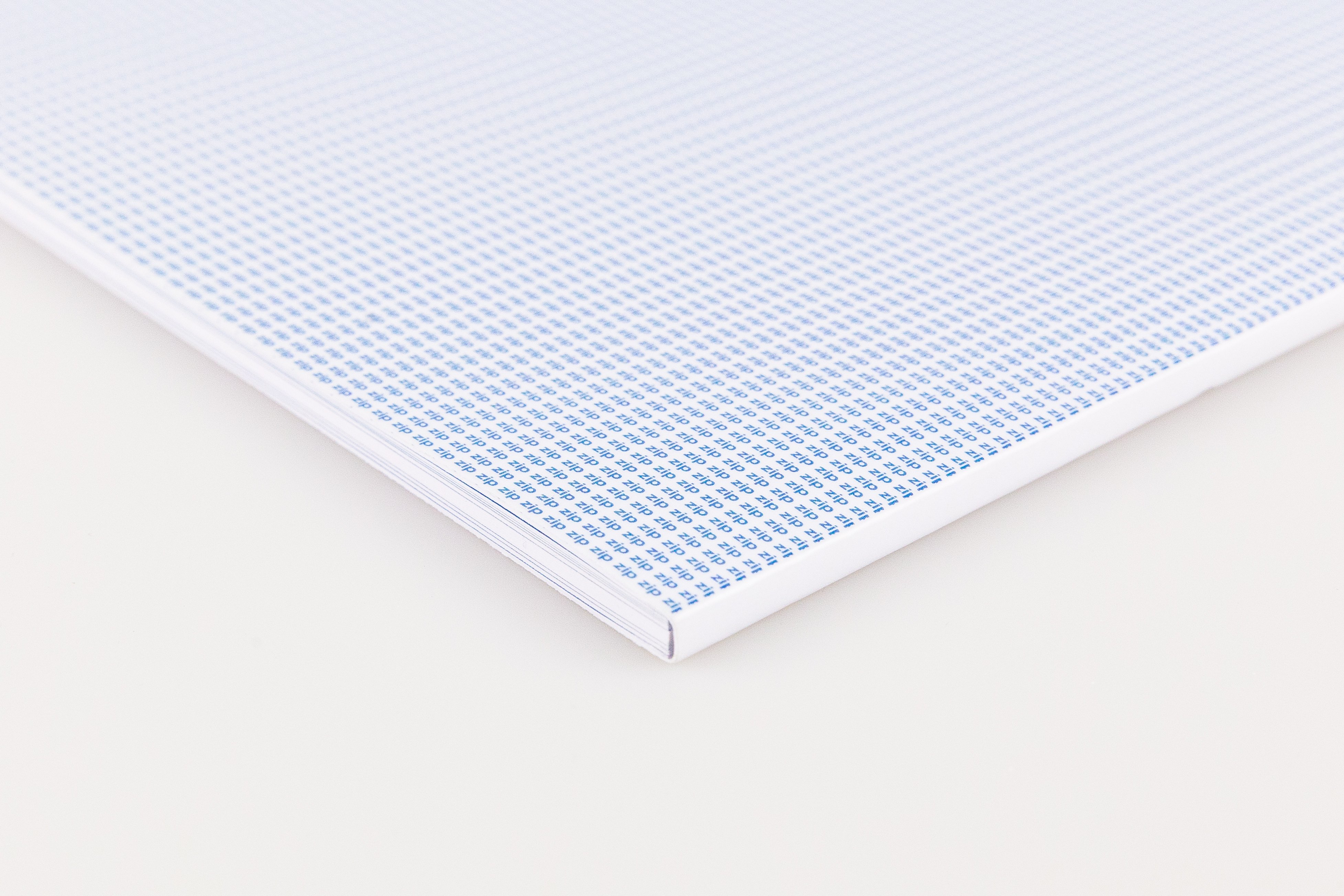 ︎ ZIP TORINO, BRAND MANUAL 148X210MM, digital print, white uncoated paper, 90 pages, PUR perfect binding.