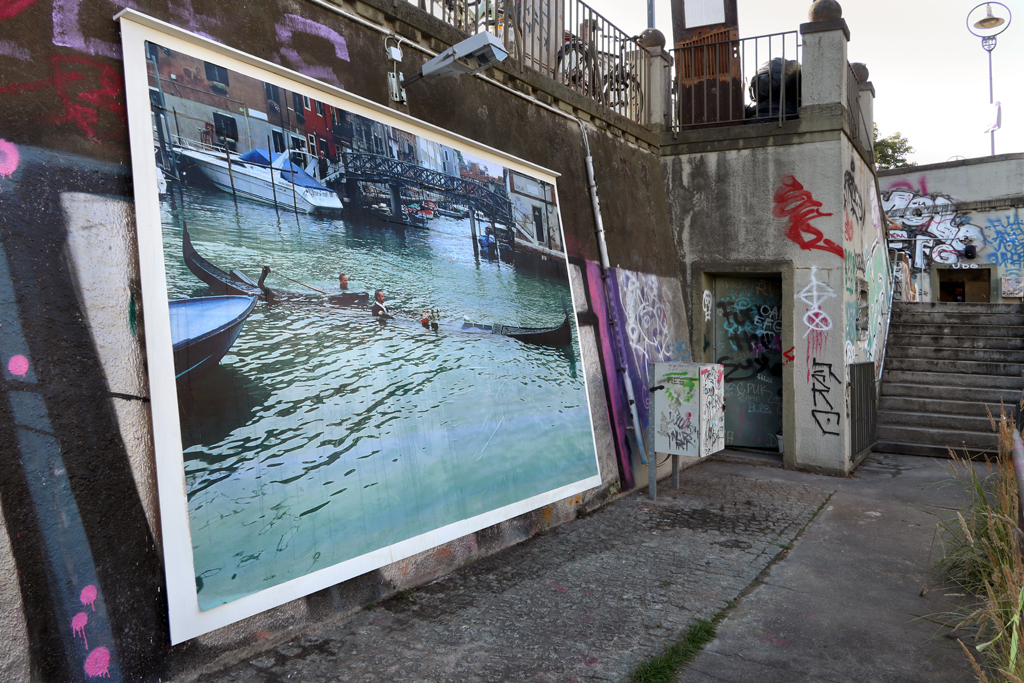 Exhibition Fluide Realitäten at Kunstbrücke am Wildenbruch. Photo by Nihad Nino Pusija.