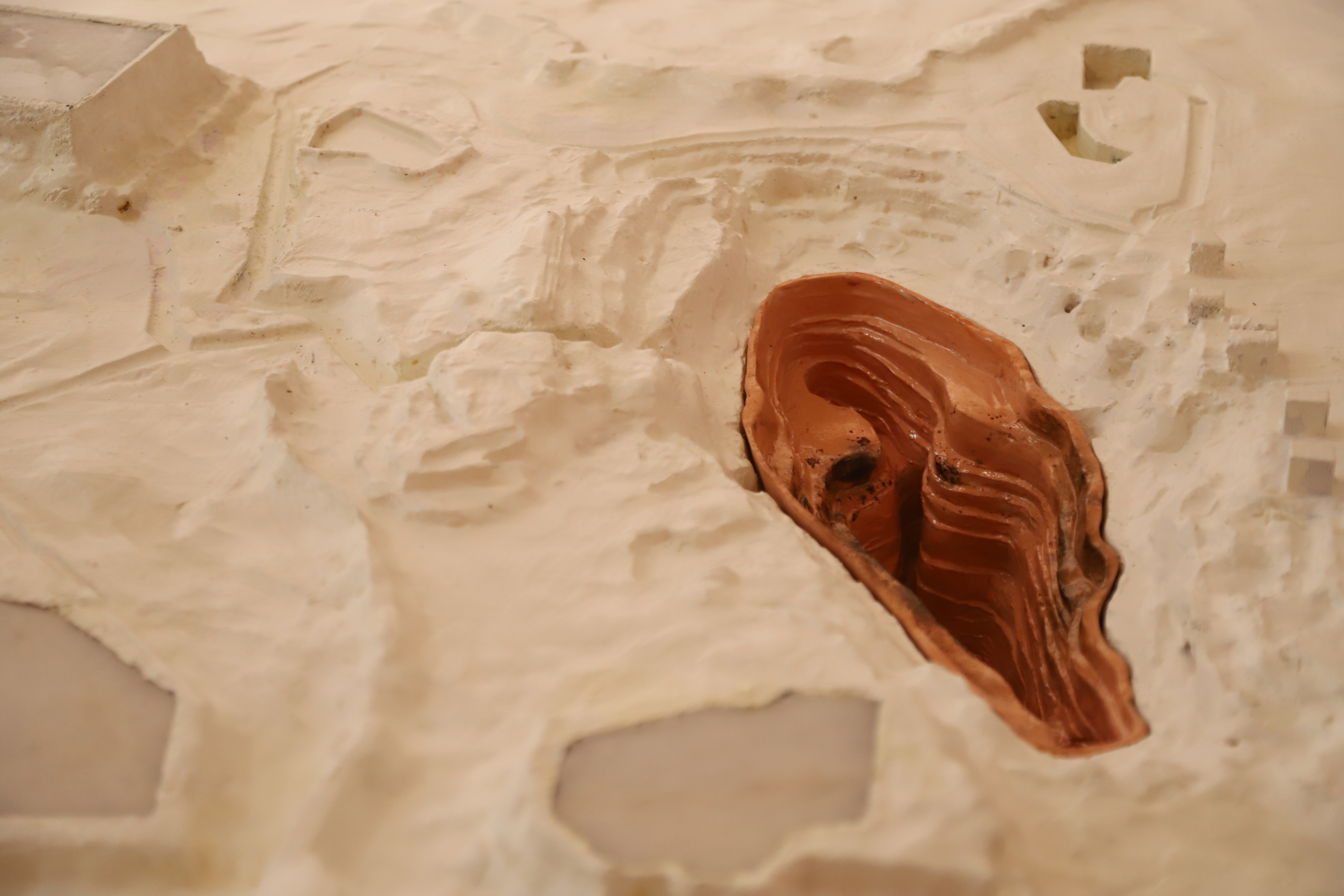 The deepest void, surrounded by white onyx offcuts. 