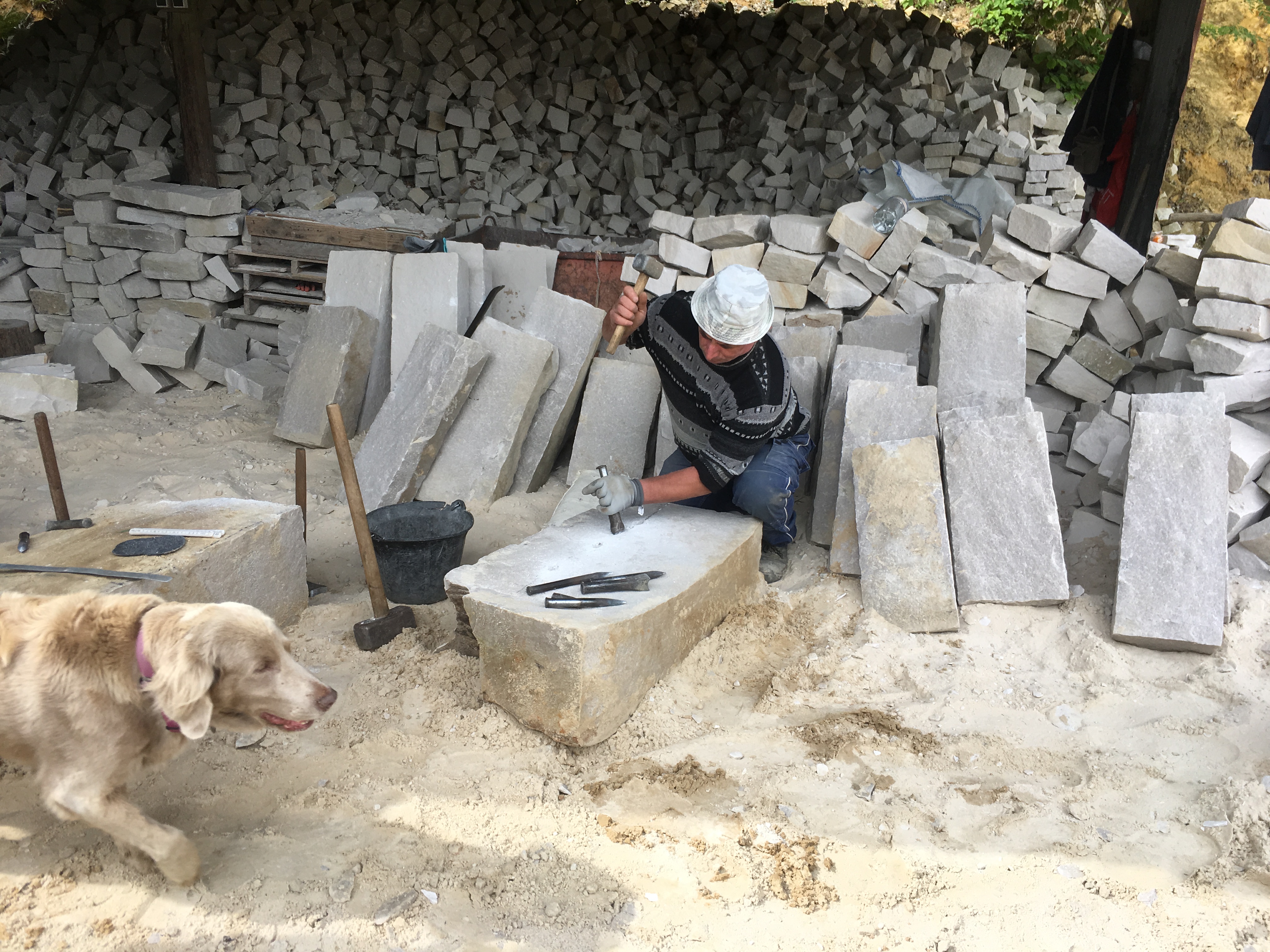 Le débitage consiste à tailler le bloc en blocs plus petits