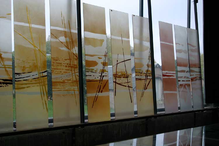 Neuf des 48 vitraux créés pour Notre-Dame des Foyers