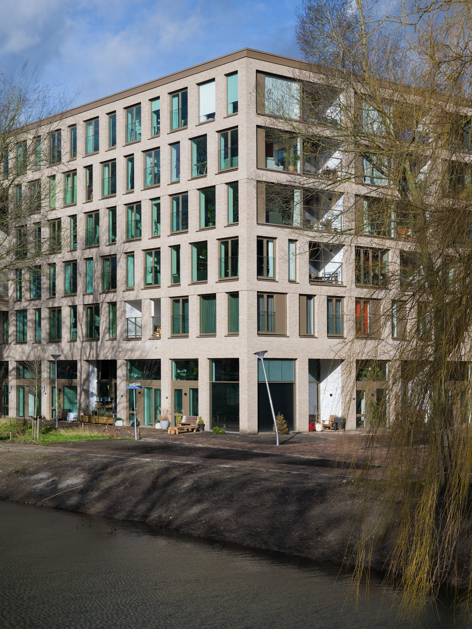 Bario by Paul de Ruiter Architects.