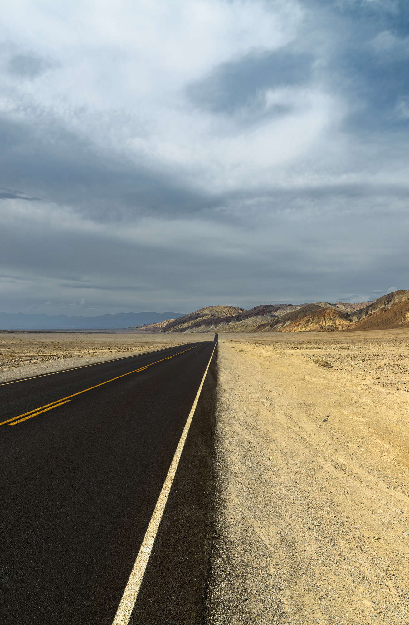 La vallée de la Mort (Death Valley) dans désert des Mojaves en Californie.Badwater, est à −85,5 mètres sous le niveau de la mer. Température relevée à Furnace 56,7°. Il faisait 52° ce jour là.
