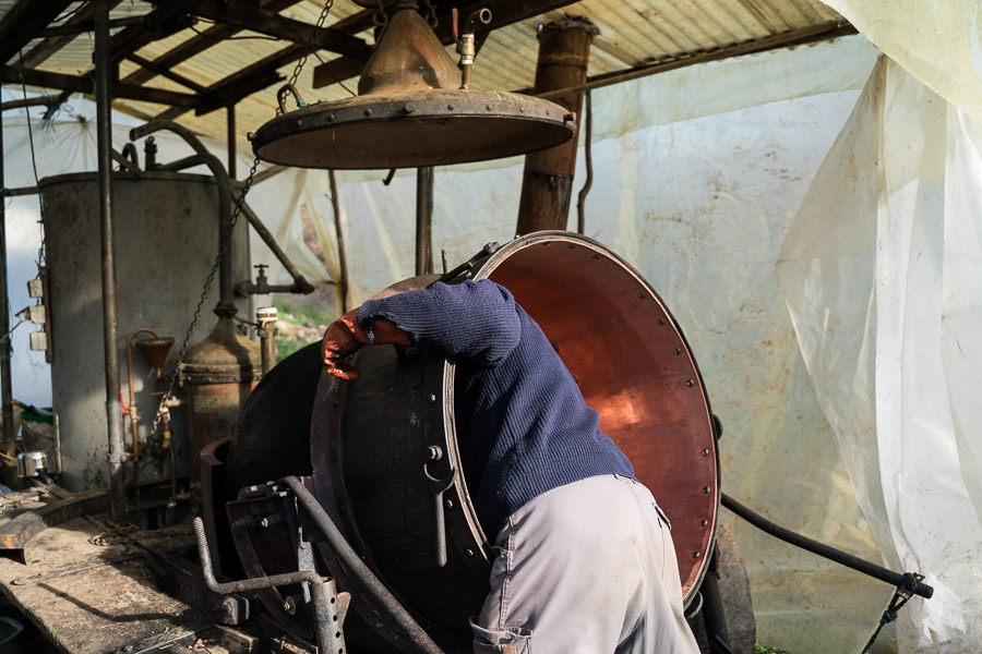 Une fois vid&eacute;e, la cuve doit &ecirc;tre soigneusement lav&eacute;e avant la prochaine cuv&eacute;e, notamment pour &eacute;viter le br&ucirc;l&eacute;.