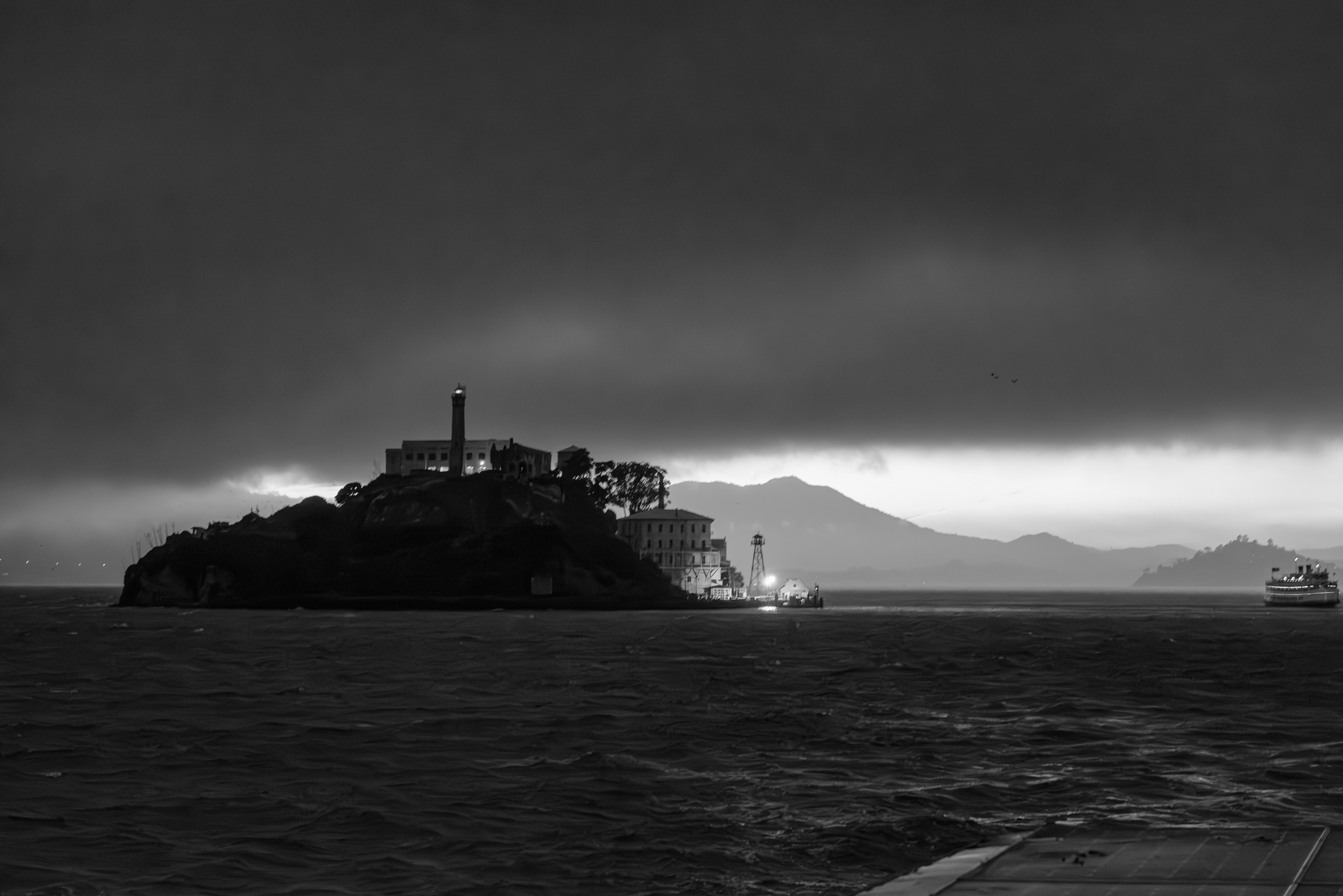 Alcatraz Island, île située dans la baie de San Francisco à 1,92 km du port de San Francisco en Californie. Célèbre prison jusqu'en 1963.