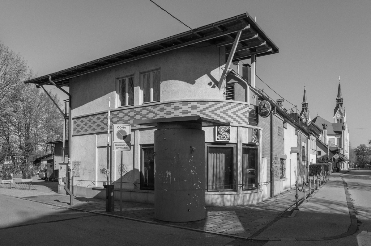 Nekdanji KUD France Pre&scaron;eren, Ljubljana / 1991, Miha De&scaron;man in Katarina Pirkmajer De&scaron;man