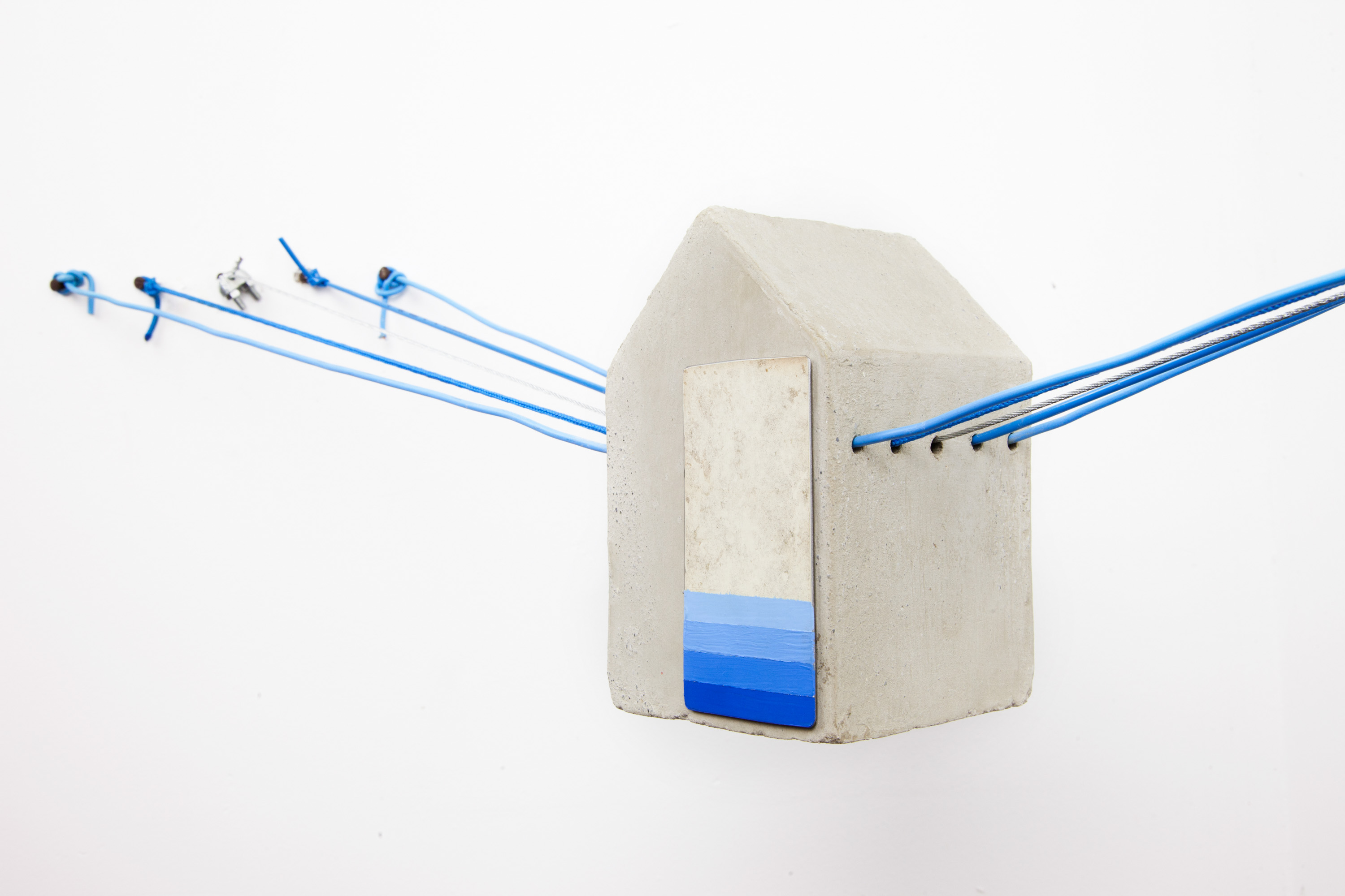 COUNTER-SPELLConcrete, iron, acrylic paint, rope, wire, hose and steel cable. 16 x 40 x 10 cm. 2020