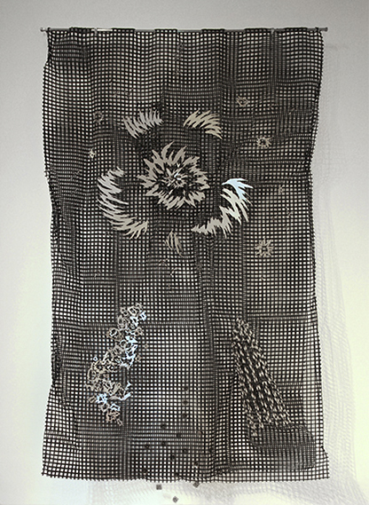 Mapa espacial, 2012. Stainless steel, copper and vinyl mesh, 160 x 100 x 101 ½ inches. 