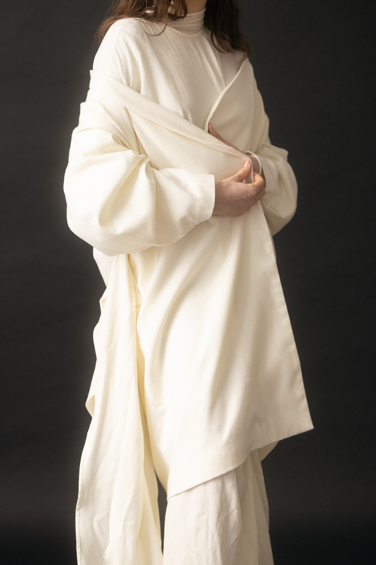 Fotografía de la colección de moda "Vacío" de la diseñadora Maria Matutano