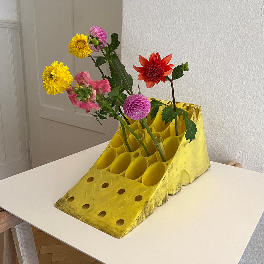 safety vase 01, 2023
