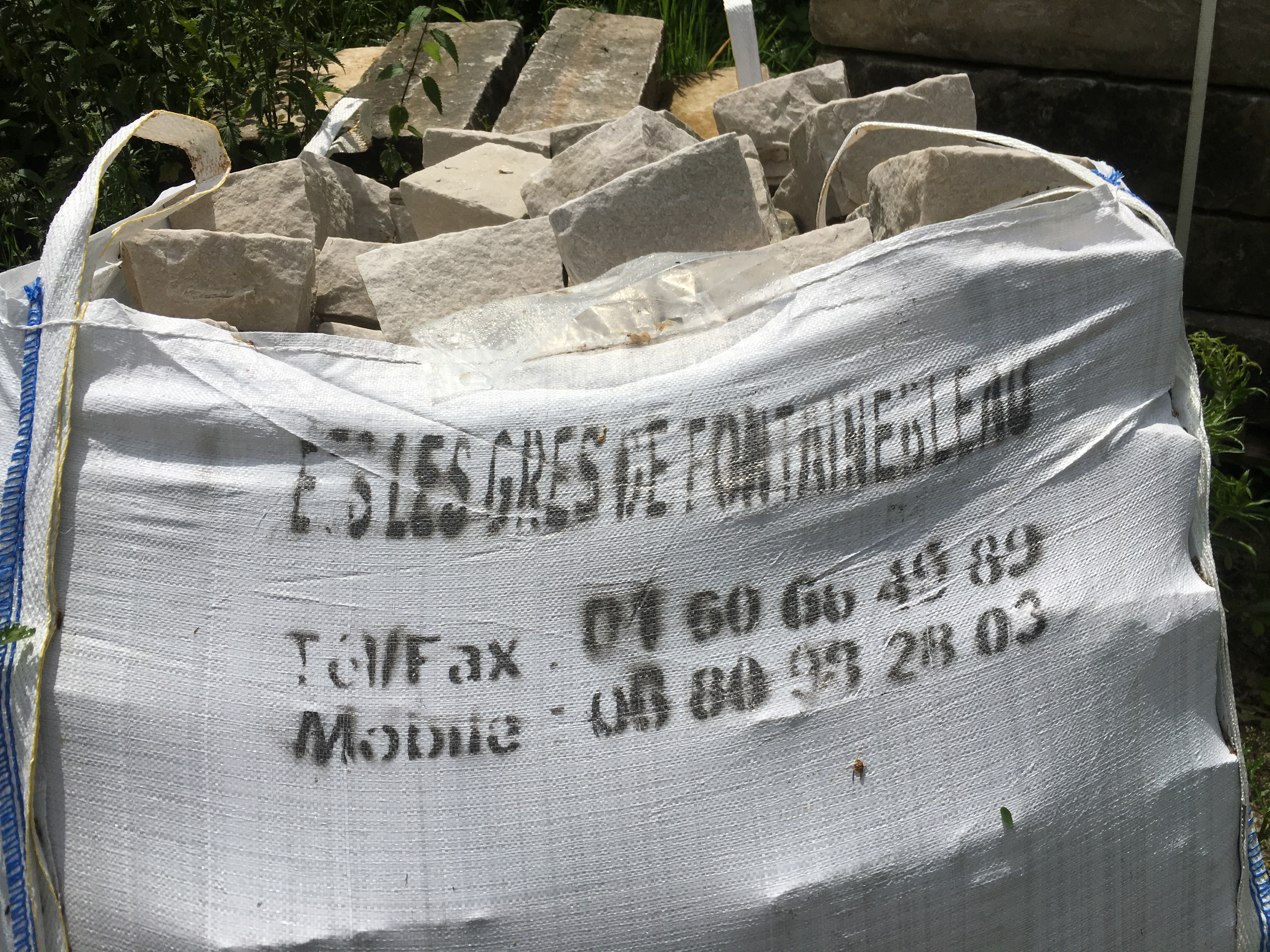 Beaucoup de sols urbains de la région parisienne sont traditionnellement constitués de pavés de grès 