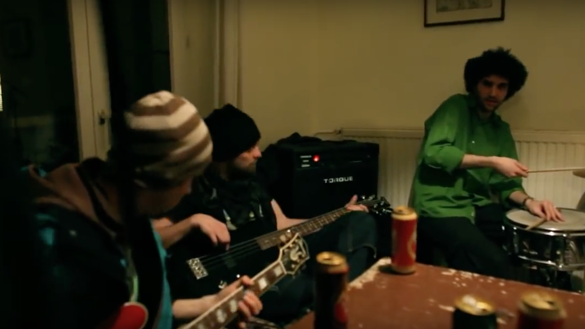 Akkezdet Phiai feat. Amoeba 