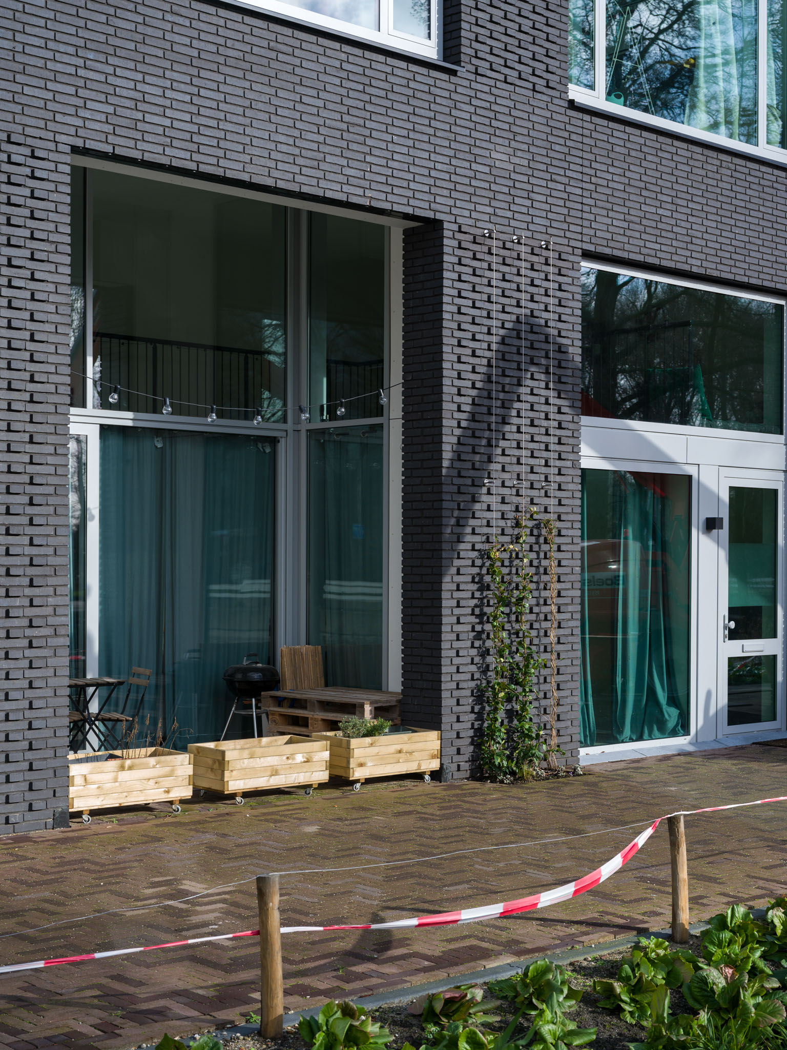 Street level apartment in Blend by Paul de Ruiter Architects.