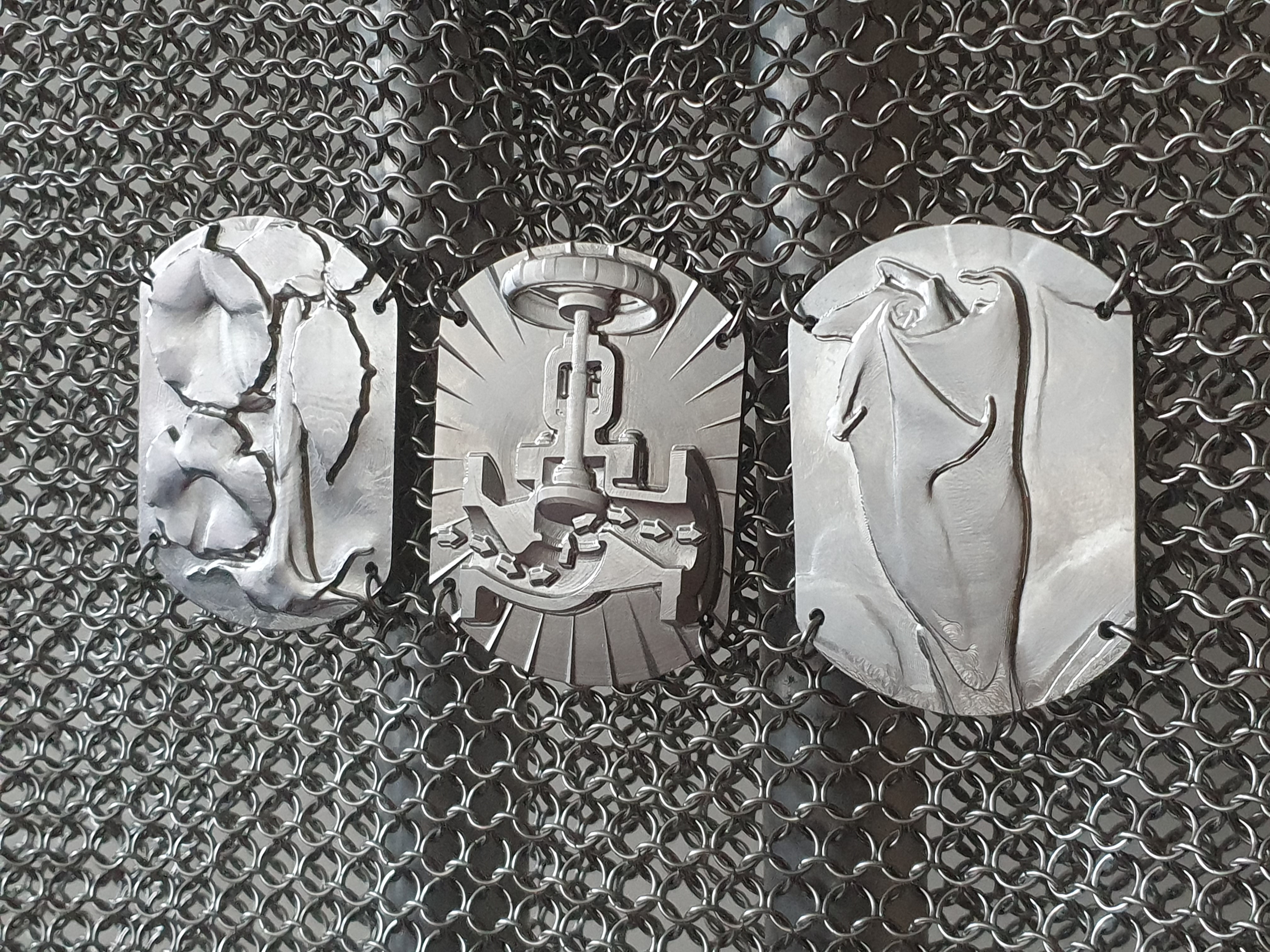 4. Armor insignia -detail