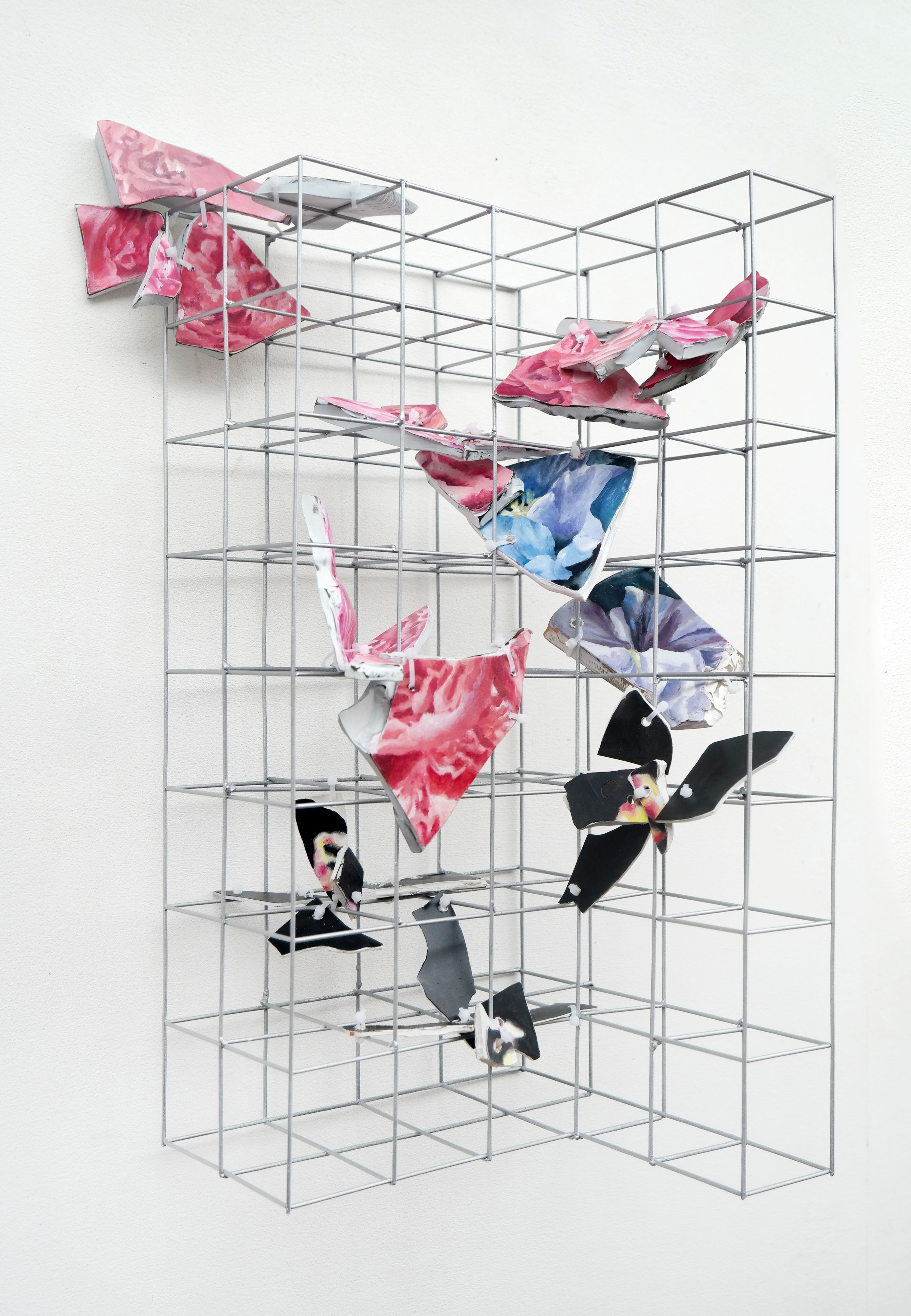 No Construction Allowed Holidays #4 | 2022 | Wire, resin, acrylic paint | 51 x 30 x 24 cm