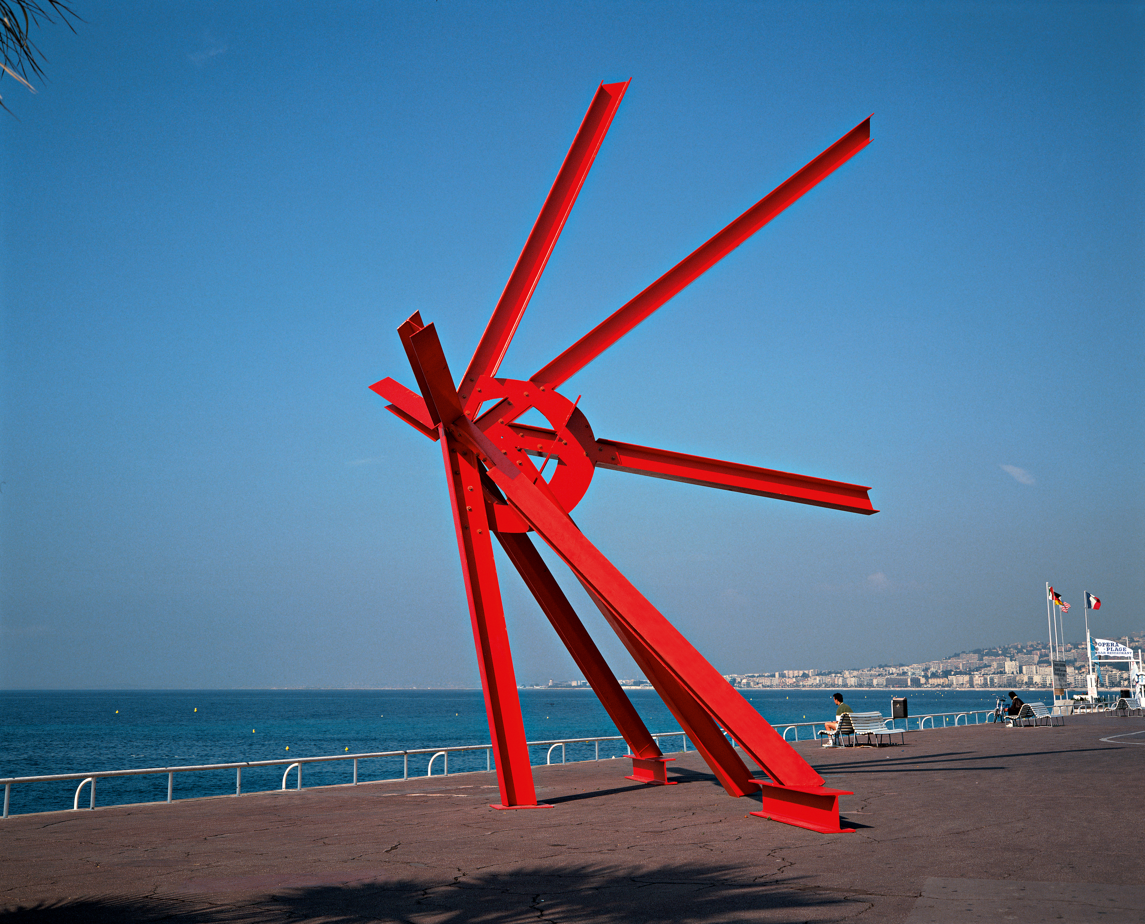 Tendresse, 1990 Steel 29' 6" x 21' 4" x 30' 9" Private Collection. Photograph ©George Bellamy.