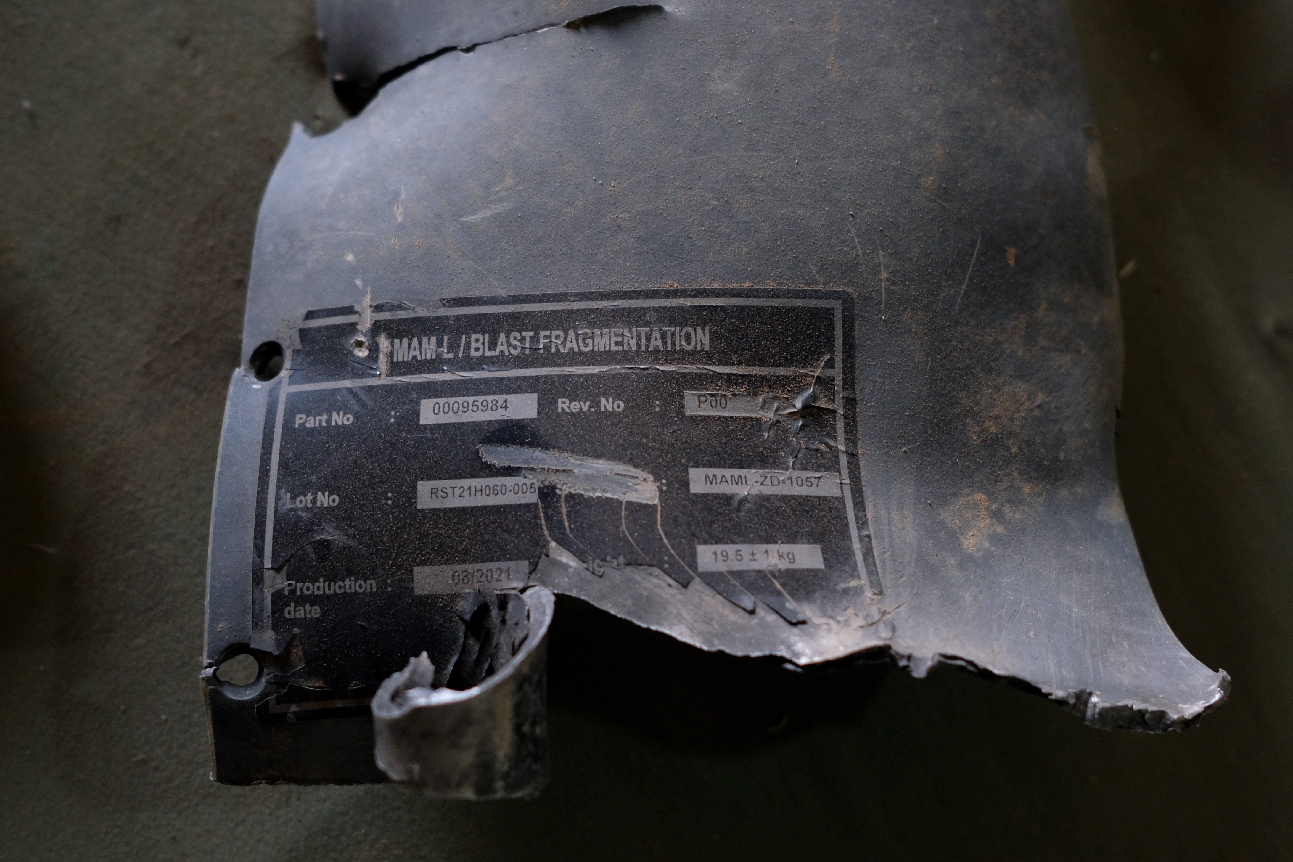 Fragment de missile MAM-L de construction turque, collecté suite à des attaques marocaines par drone au Sahara Occidental et exposé au Musée de la résistance, dans le campement de réfugiés de Rabouni, février 2024.