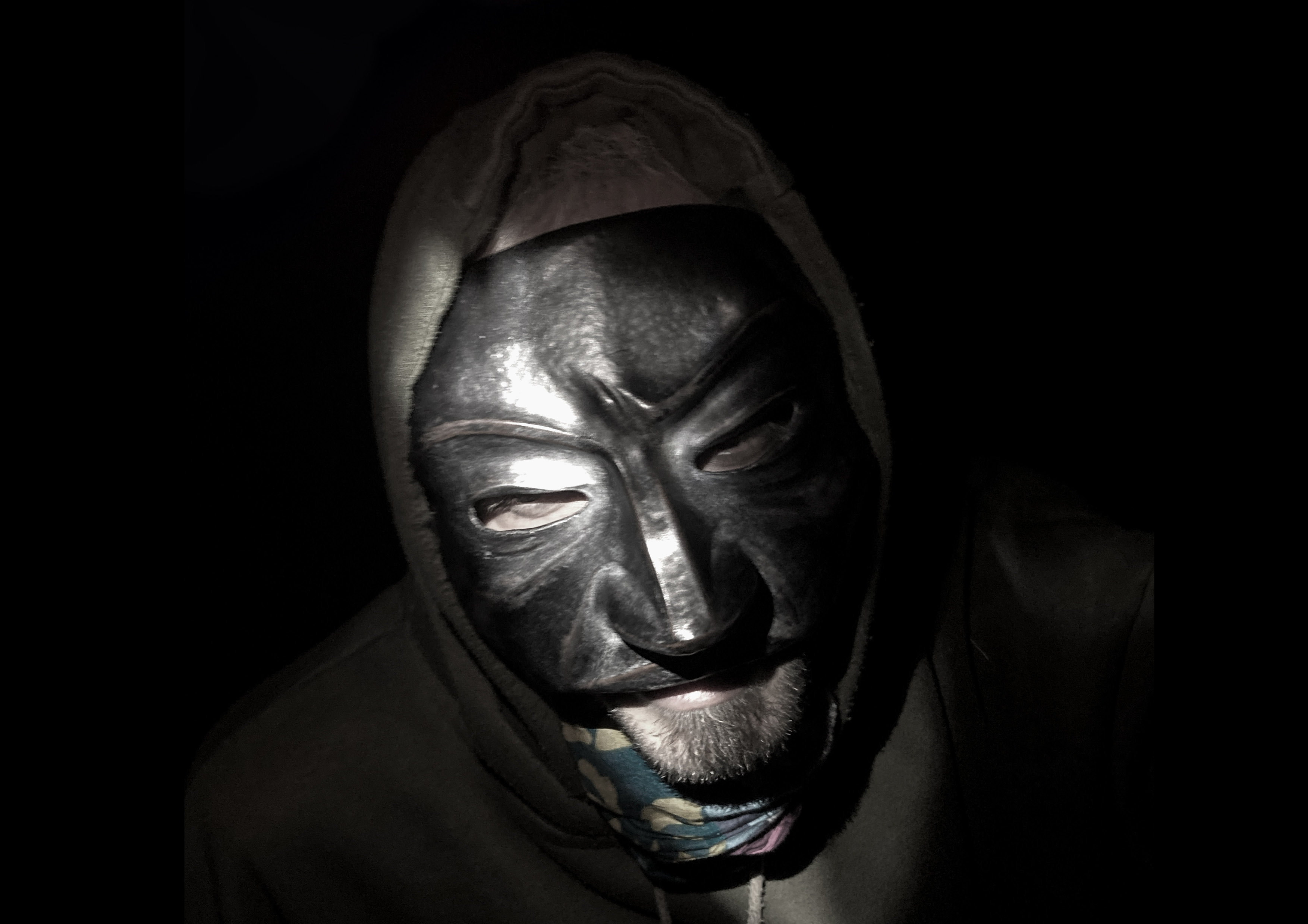 My friend Ili Os testing my mask „Gigi“: The terrible Captain. ©cutterfly, Berlin 2024