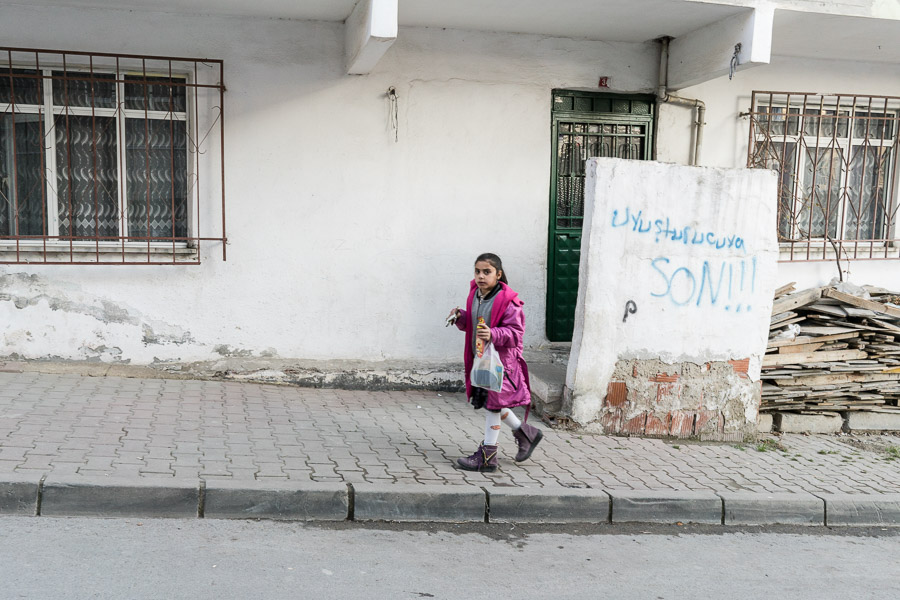 Istanbul, quartier de Bayramtepe. Quartier sans drogue, dit le slogan.