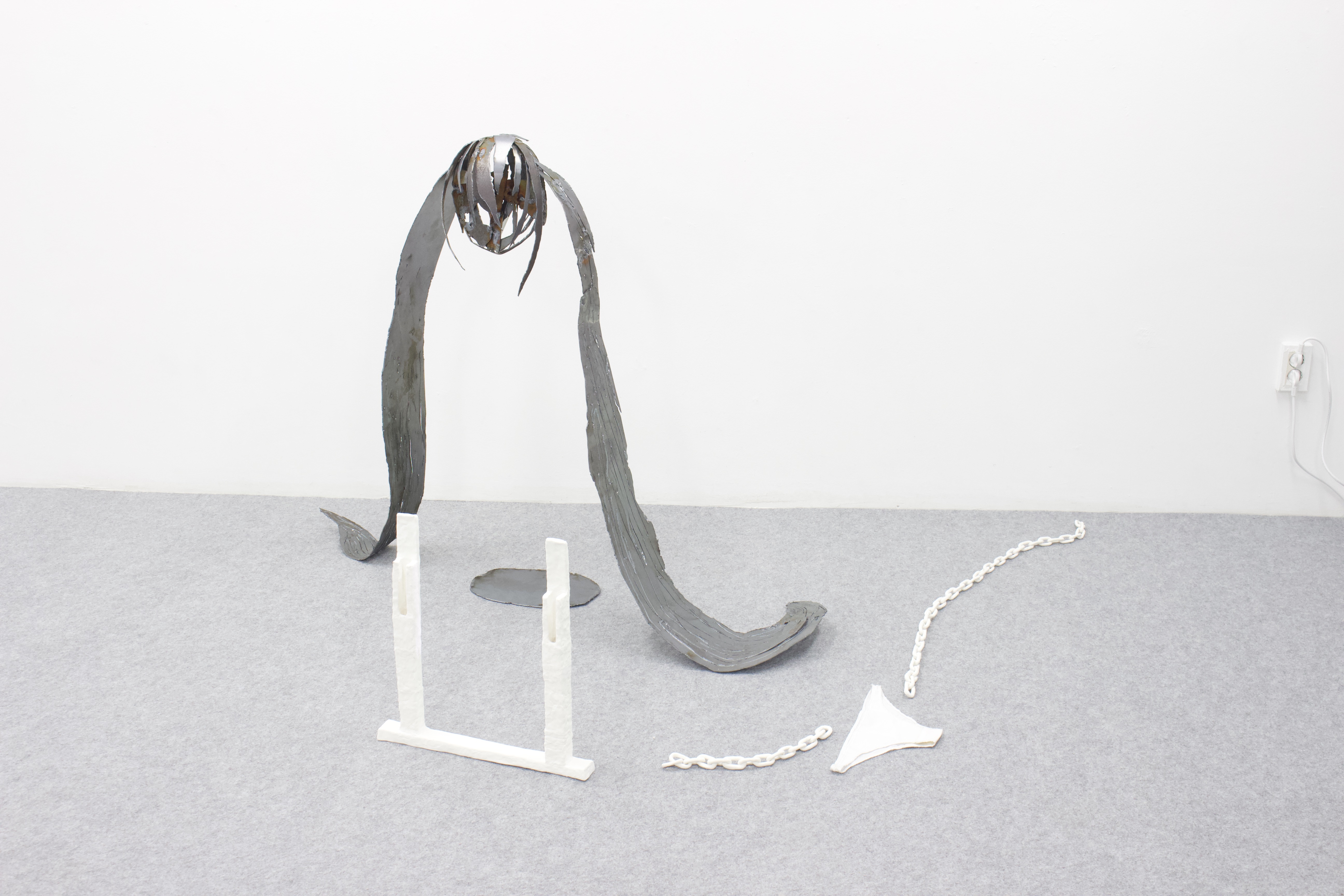 안전가이드, 2024, 폴리머클레이, 38 × 45 × 5cm
