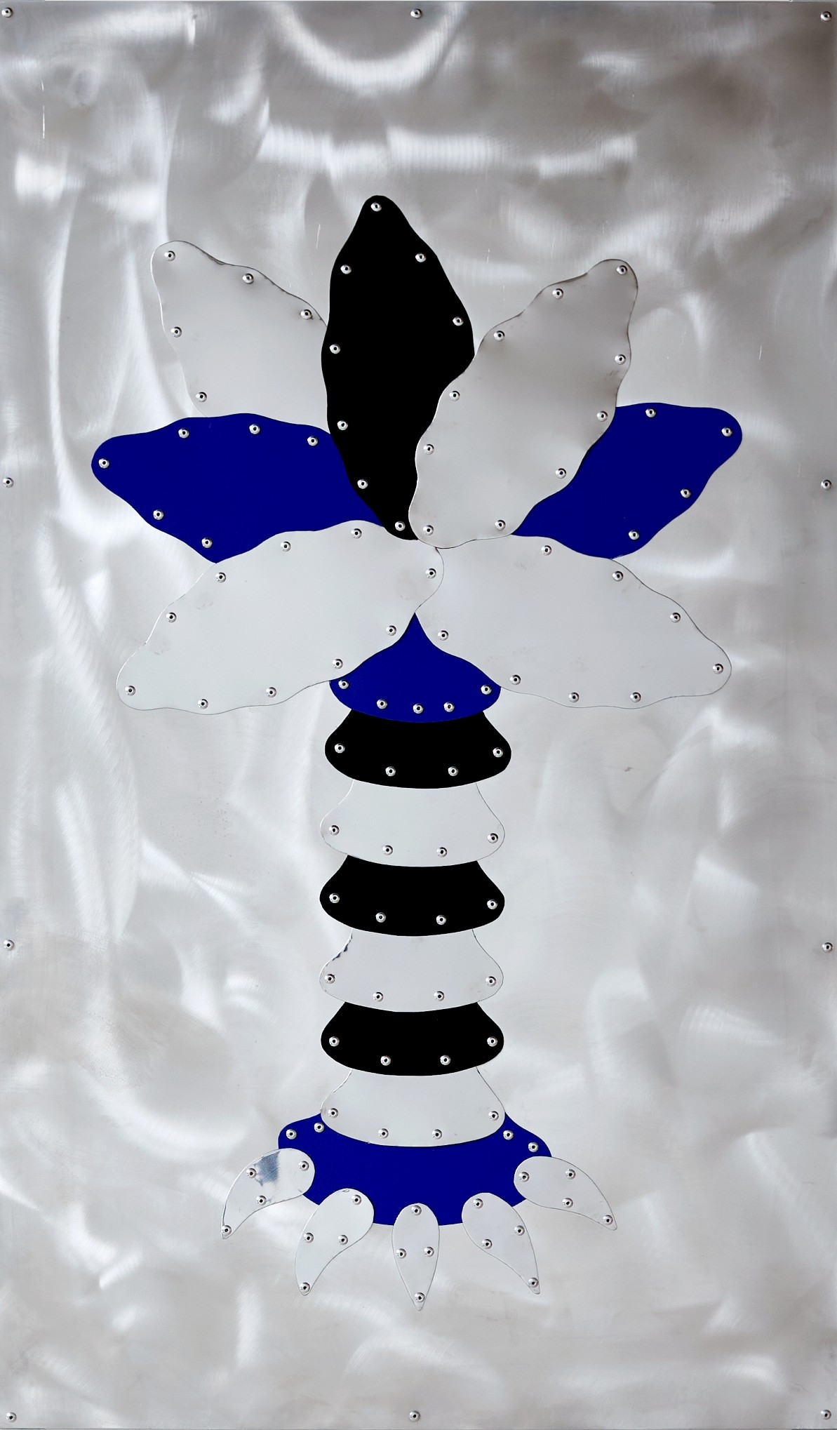 Antegonia, Acier inoxydable poli miroir, acier pr&eacute;laqu&eacute;, aluminium, rivets aveugles, 65x110x4cm, 2026.