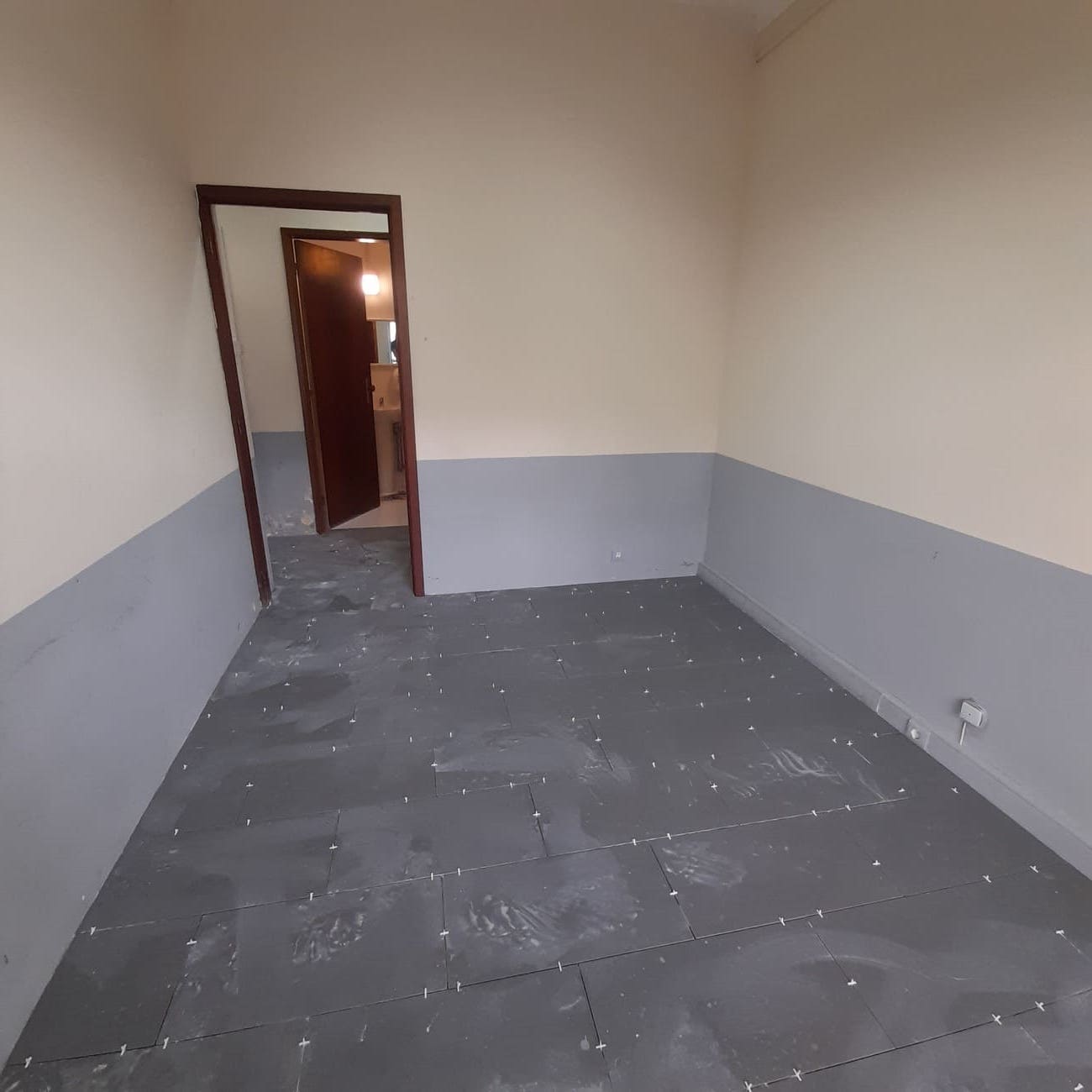 DIA 8 - Sala com tijoleira assentada