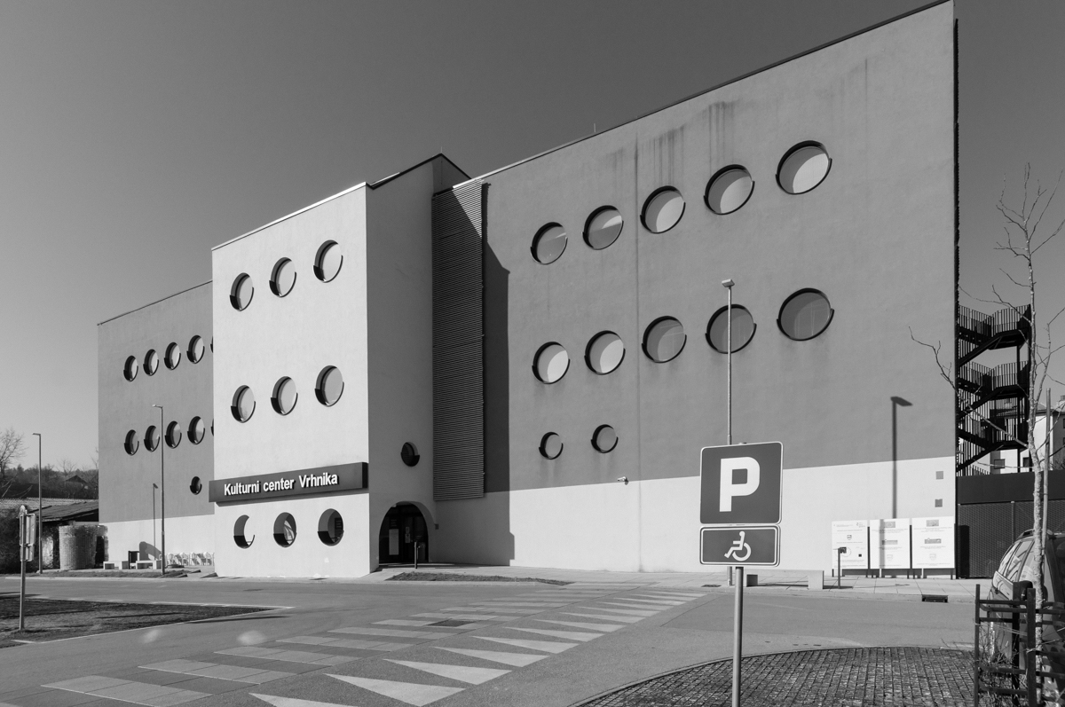 Kulturni center, nekdanja IUV, Vrhnika / 1983, Janez Bizjak