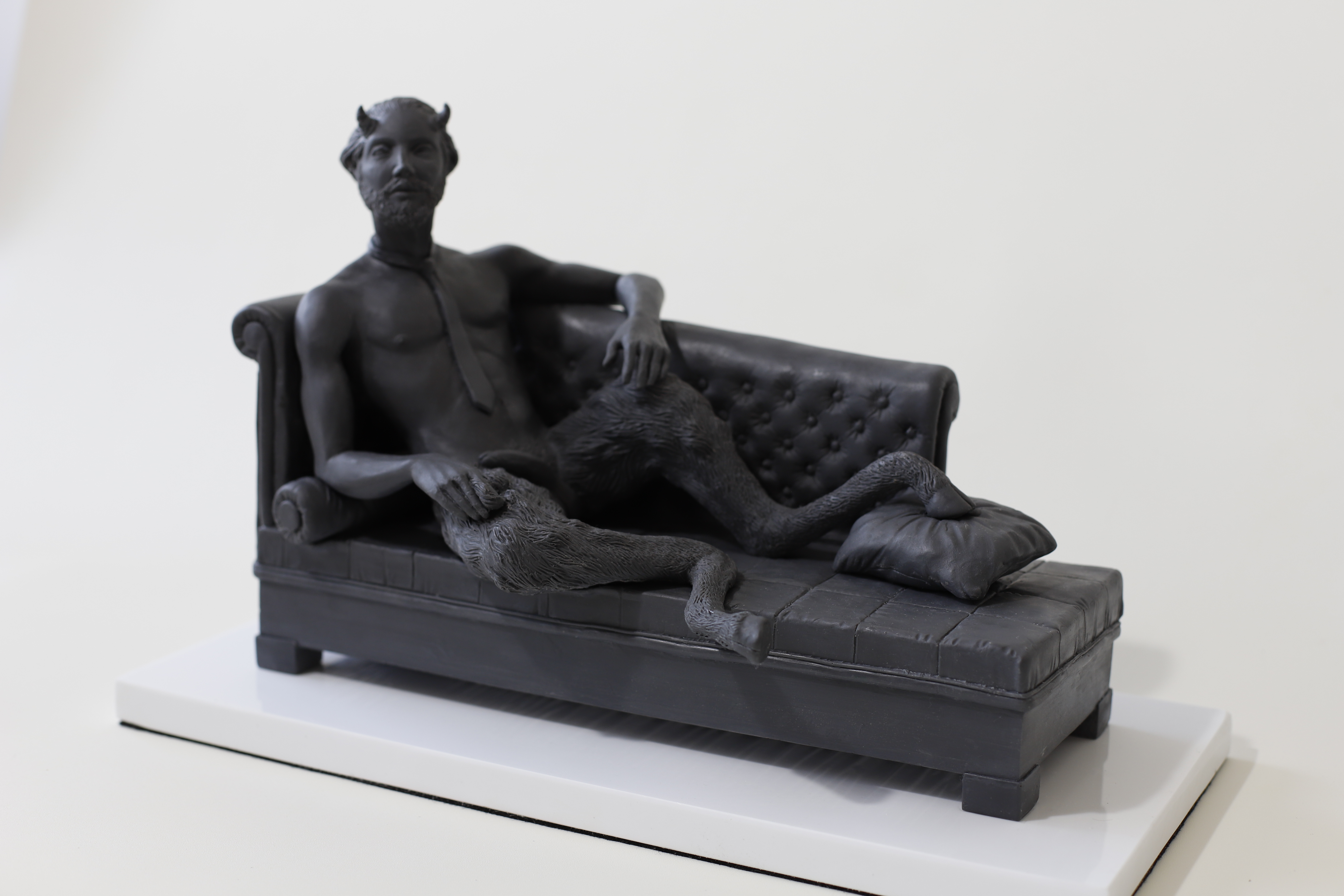 Of satyrical minds, 2020. Resin, 27 x 41 x 19 cm.