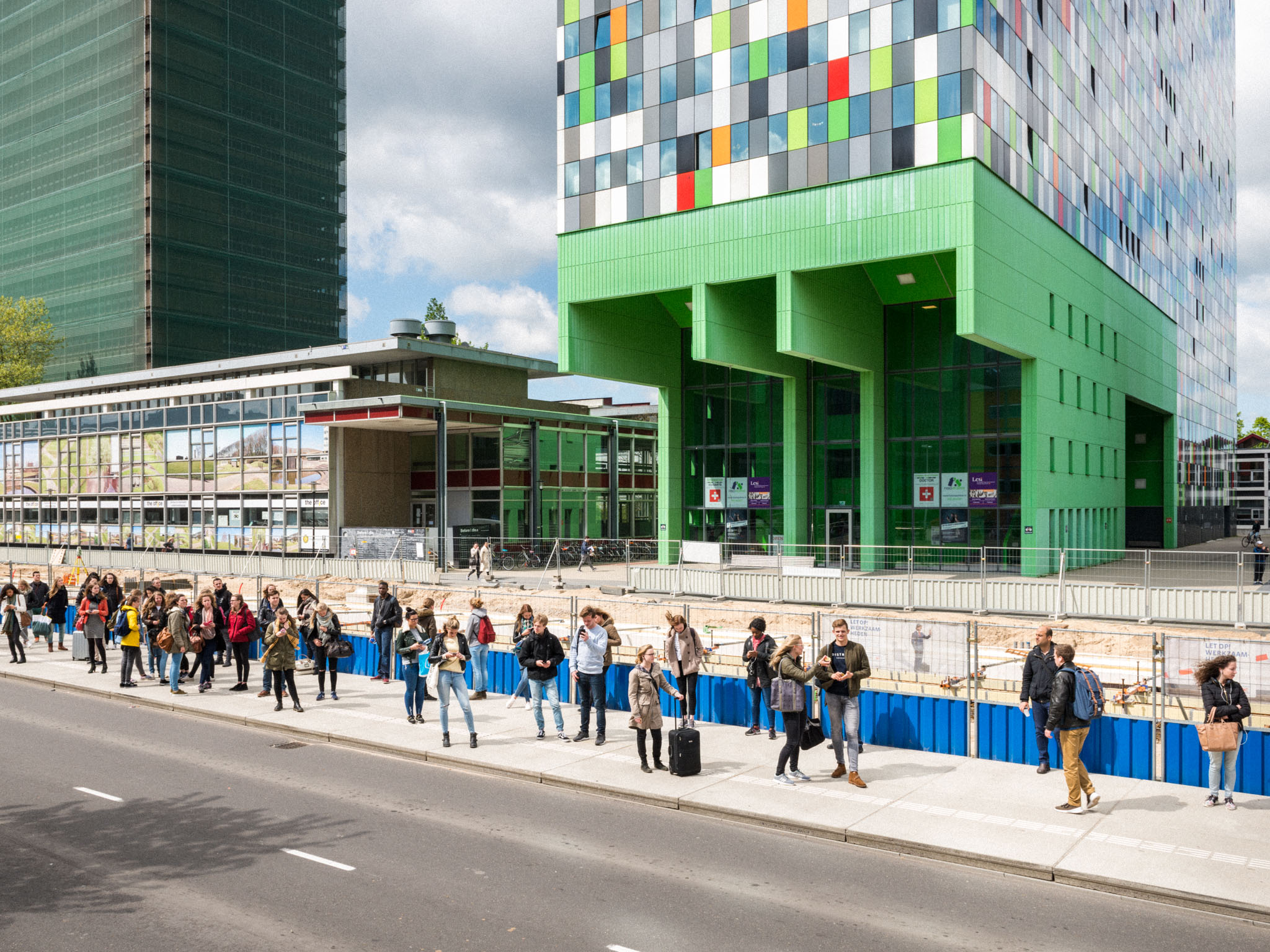 De Uithof, Utrecht - on the left Willem C. van Unnikgebouw (Lucas en Niemeijer) on the right Casa Confetti (Architectenbureau Marlies Rohmer)