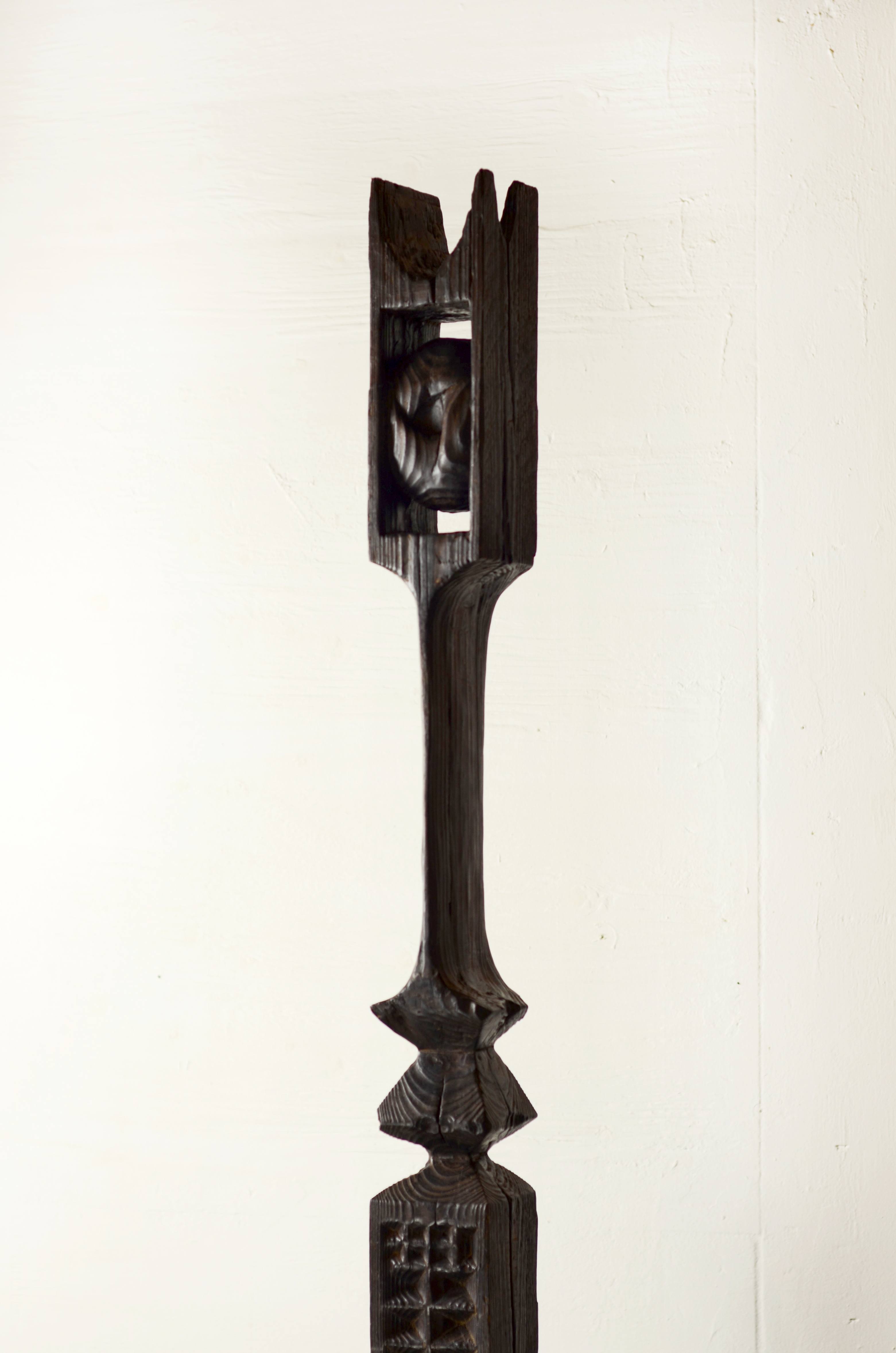 Had’n, 2020. Wood, steel. 237cm