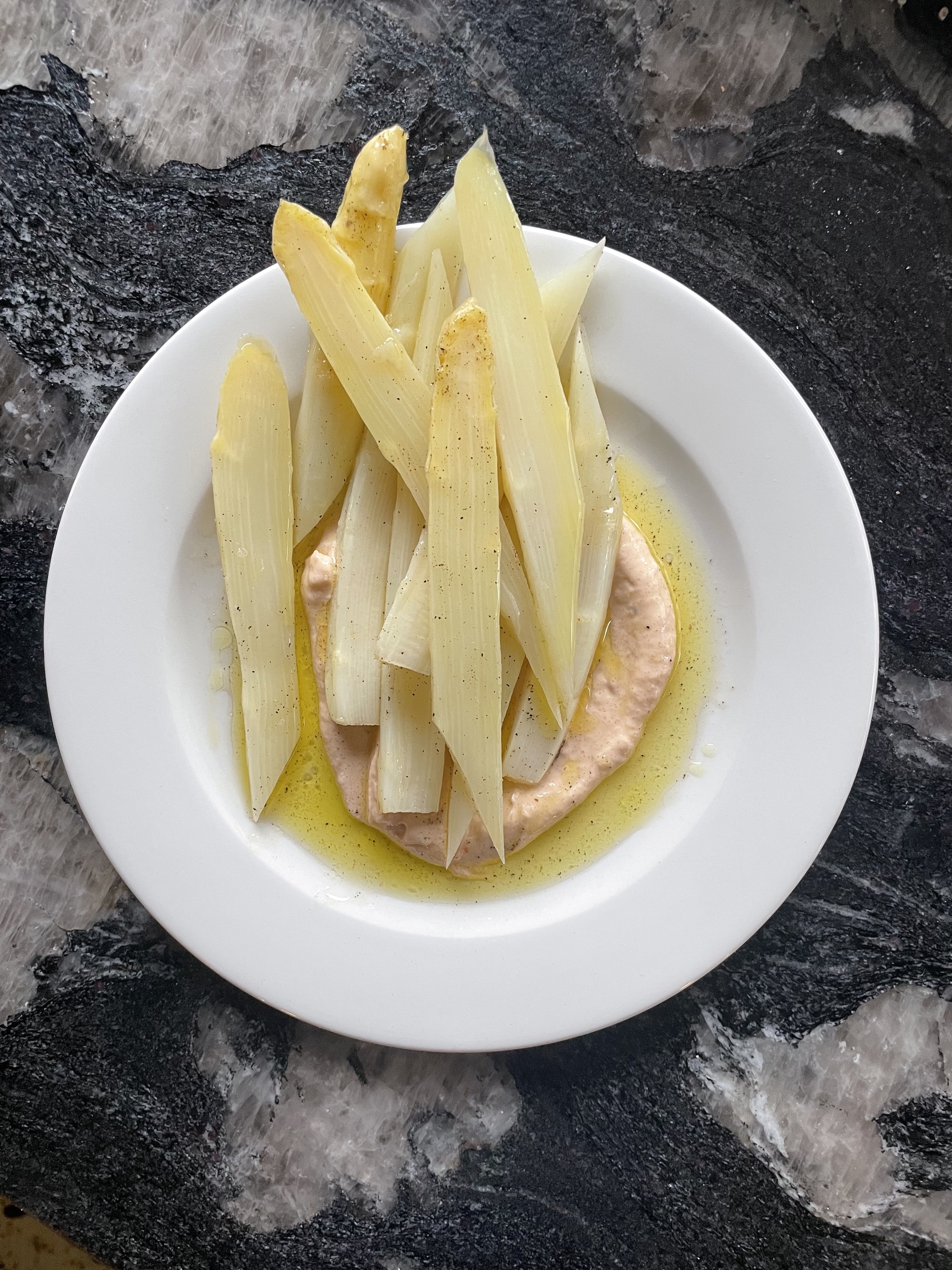 WHITE ASPARAGUS, SMOKED COD ROE