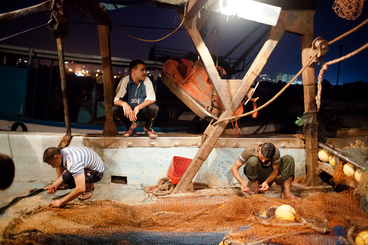 Port de Gaza. Préparation des filets avant le départ.