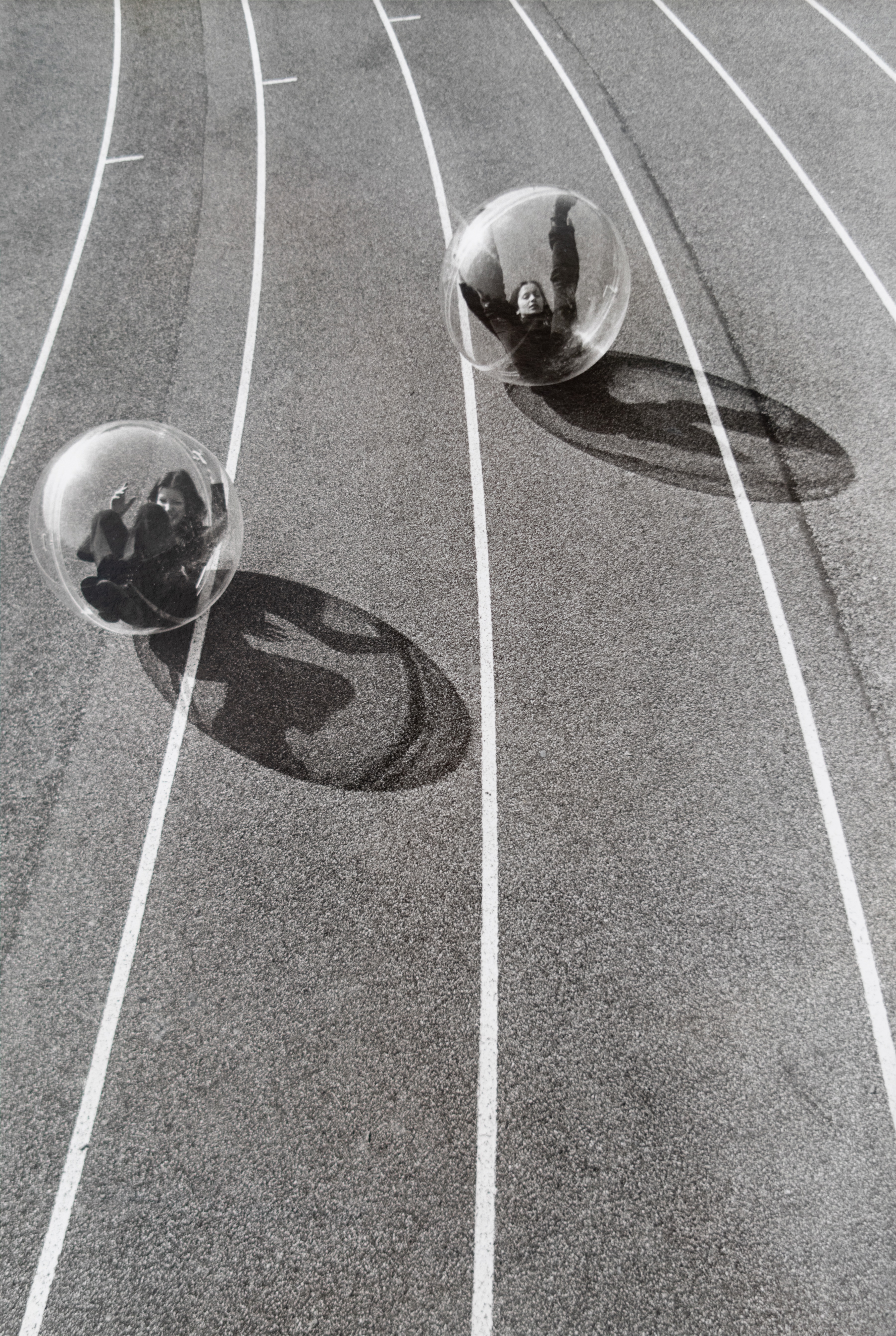 Marion Baruch + AG Fronzoni, Contenitore Ambiente, 1971, courtesy Viasaterna, ph © Gianni Berengo Gardin / Fondazione Forma per la Fotografia