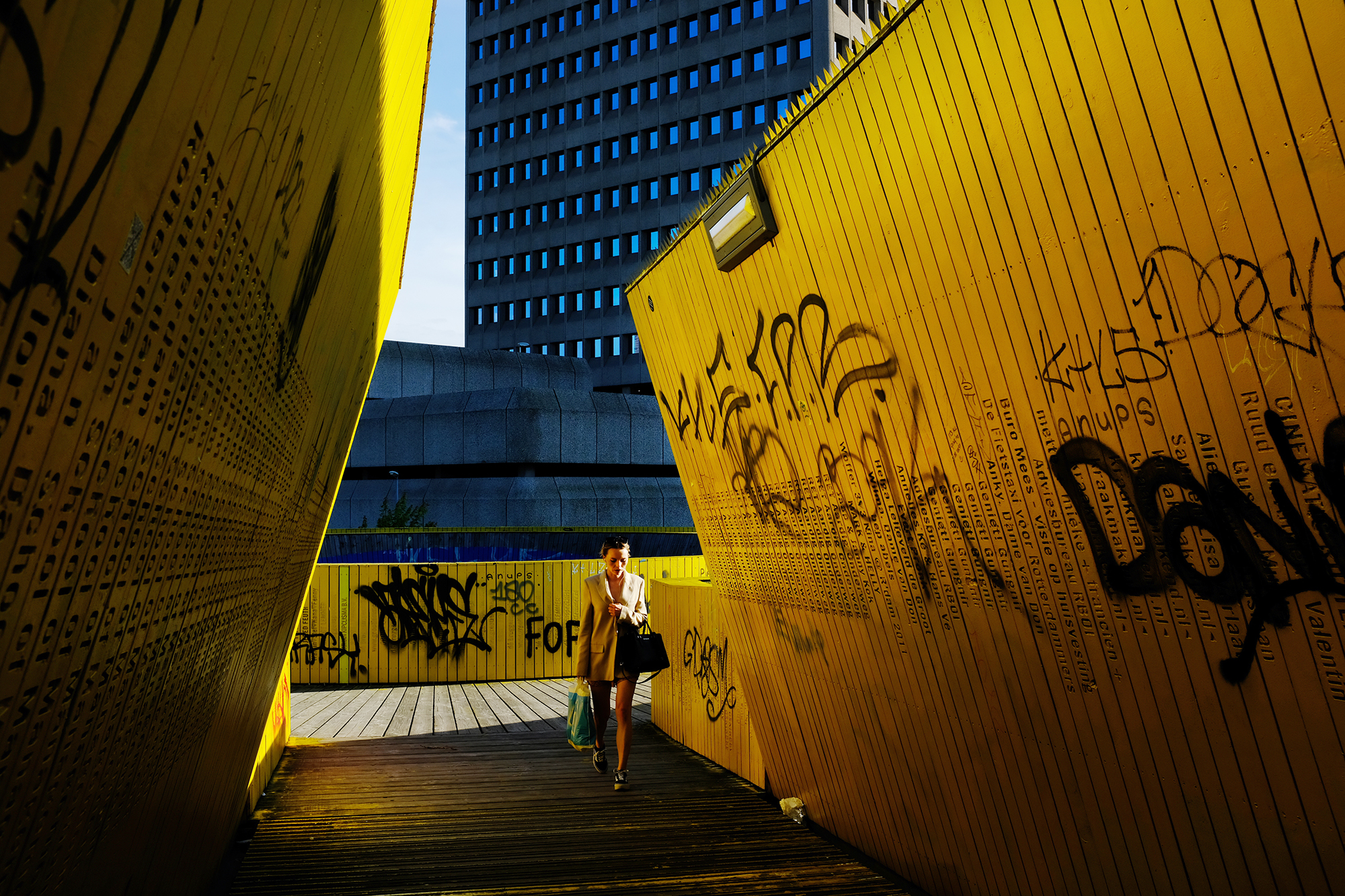 Philippe Sarfati-architecture photography-photographer-photography-street-documentary-architecture-rotterdam-yellow-bridge-netherlands-woman-luchtsingel-zus-graffitti-walking