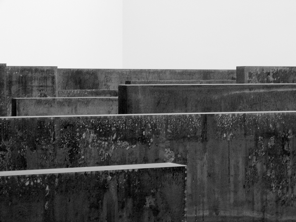 I. Richard Serra, Elevations, Repetitions, 2006, weatherproof steel, 152.5x929.5x15cm, installation view at Gagosian Gallery, New York (photo C Richard Serra / Artists Rights Society, new York)
