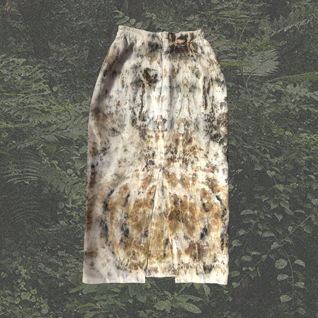 Roses, onion and found objects on silk. 2021.