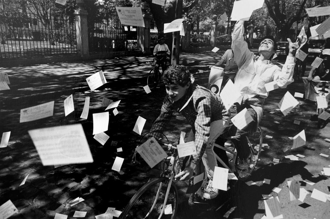 Álvaro HoppeVoluntarios por el NO, Plebiscito 1988, 1988/2000Film black and white photograph, fiber paper copy24 x 30 cm