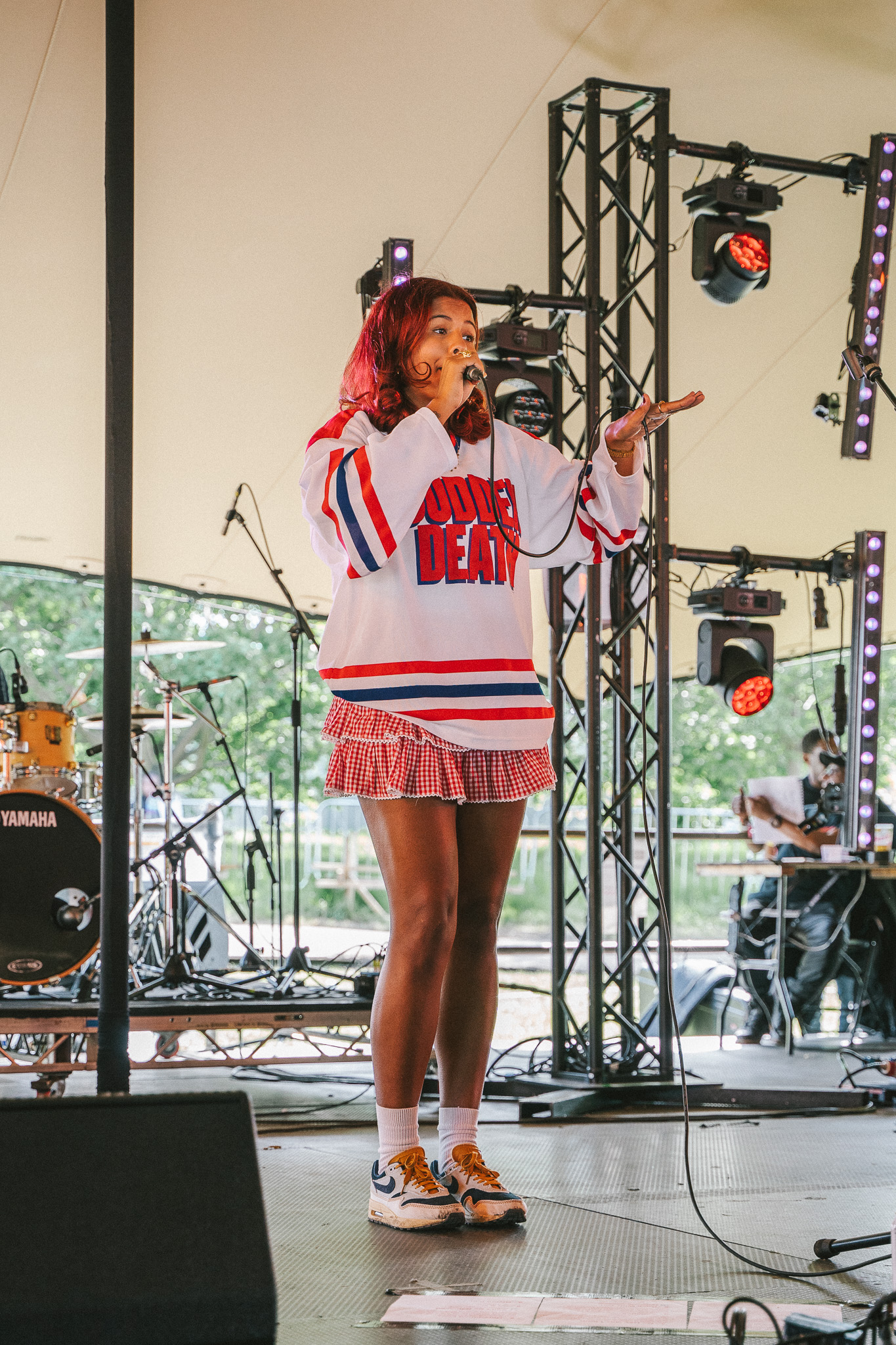 Feye Meana - Cross The Tracks