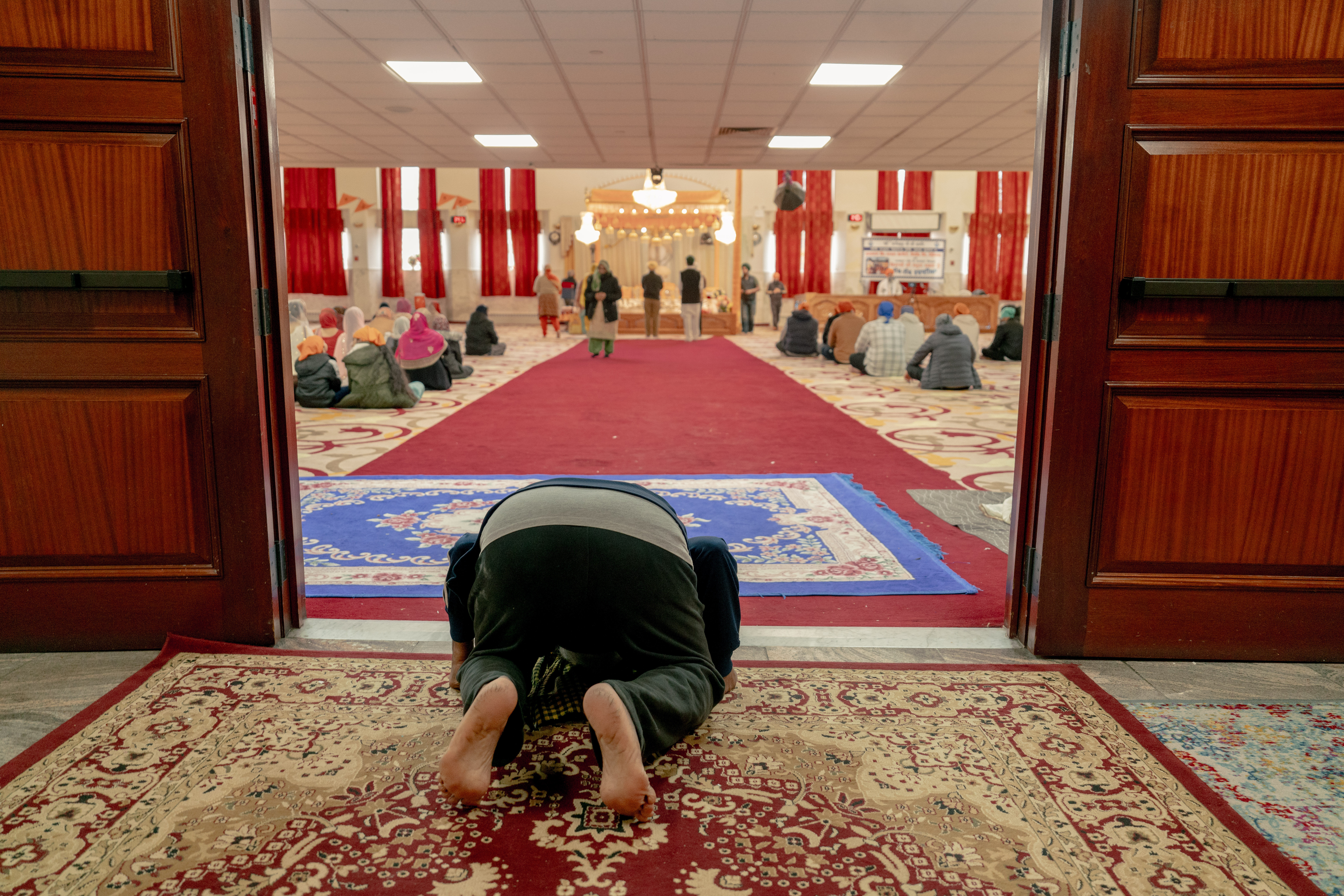 In the Darbar Hall, Sikhs pray.