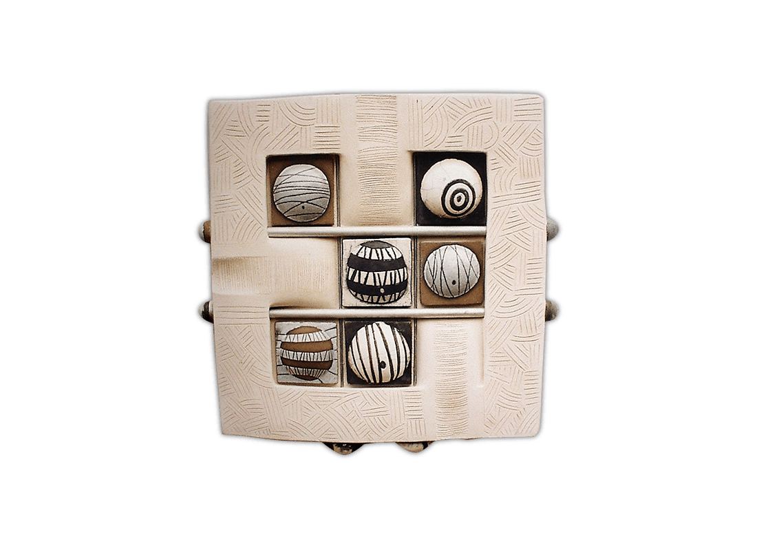 Pance (Ceramica Raku, refrattario bianco e nero, alluminio, cm 24x24x2, 1999) 