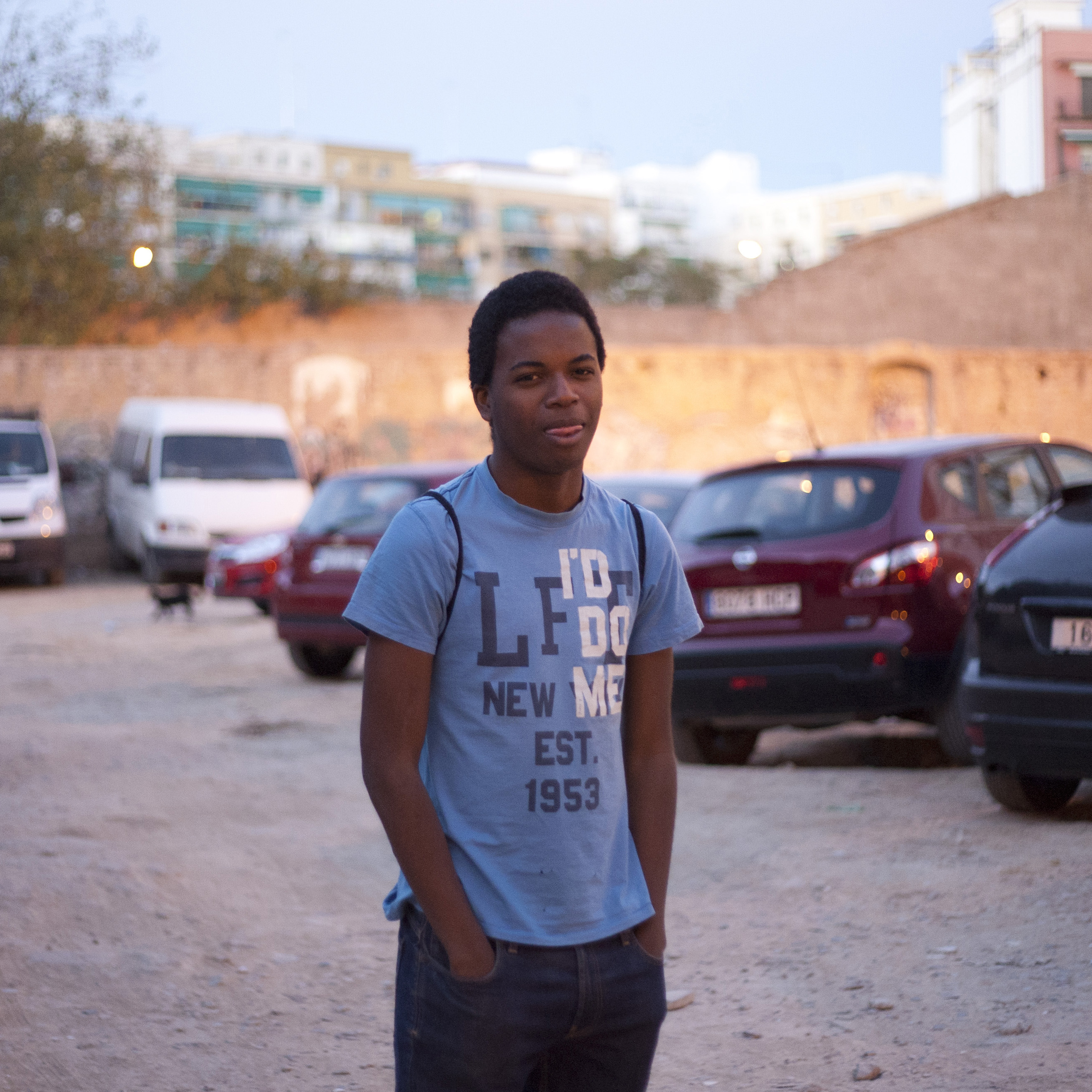 Six strangers with a bagpack