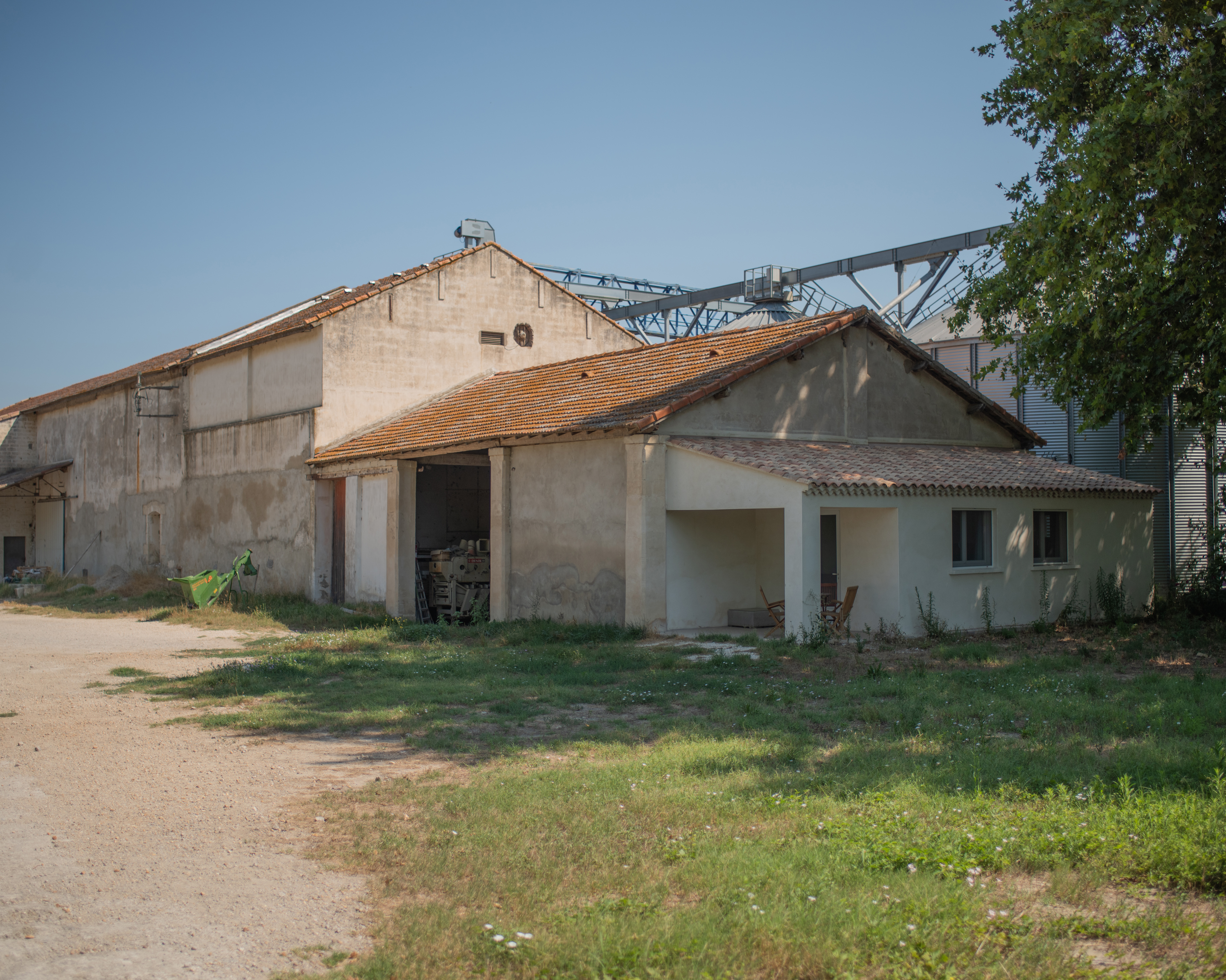 Following the German Invation in June 1940 in the north of France, the Vietnamese workers in this area were redistributed to the south. At this point, the MOI (the Indigenous, North African, and Colonial Manpower Service) proposes to French private companies to lease the labor of the around 15.000 workers who were confined in French territory. The MOI received the payments directly without distributing the corresponding wages to the workers. Rice Museum, Arles.