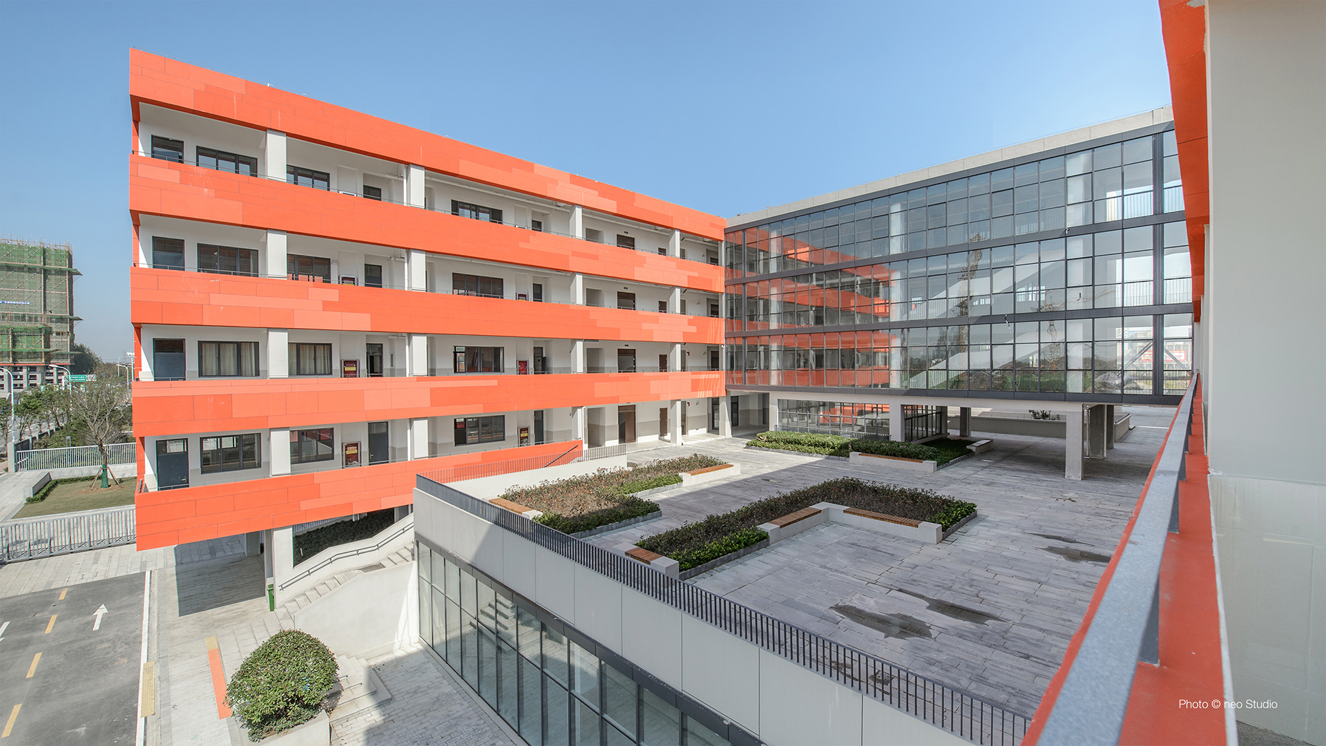 Roof garden on the libraryPhoto © neo Studio