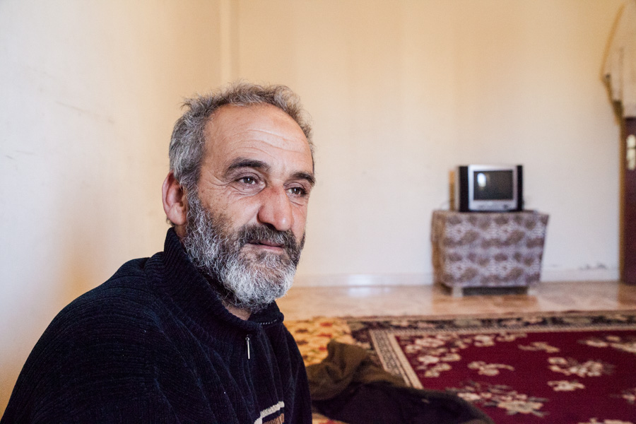 Beddawi camp, Tripoli, north lebanon Abdelhafez est p&ecirc;cheur. Il fait partie des r&eacute;fugi&eacute;s de NAhr el Bared d&eacute;plac&eacute;s &agrave; Beddawi durant la guerre de 2007 entre l'arm&eacute;e libanaise et un groupe arm&eacute; islamiste. Les bombardements de l'arm&eacute;e d&eacute;truisirent une grande partie du camp &agrave; cette &eacute;poque. Son histoire : http://falcya.free.fr/abdelhafiz.pdf 