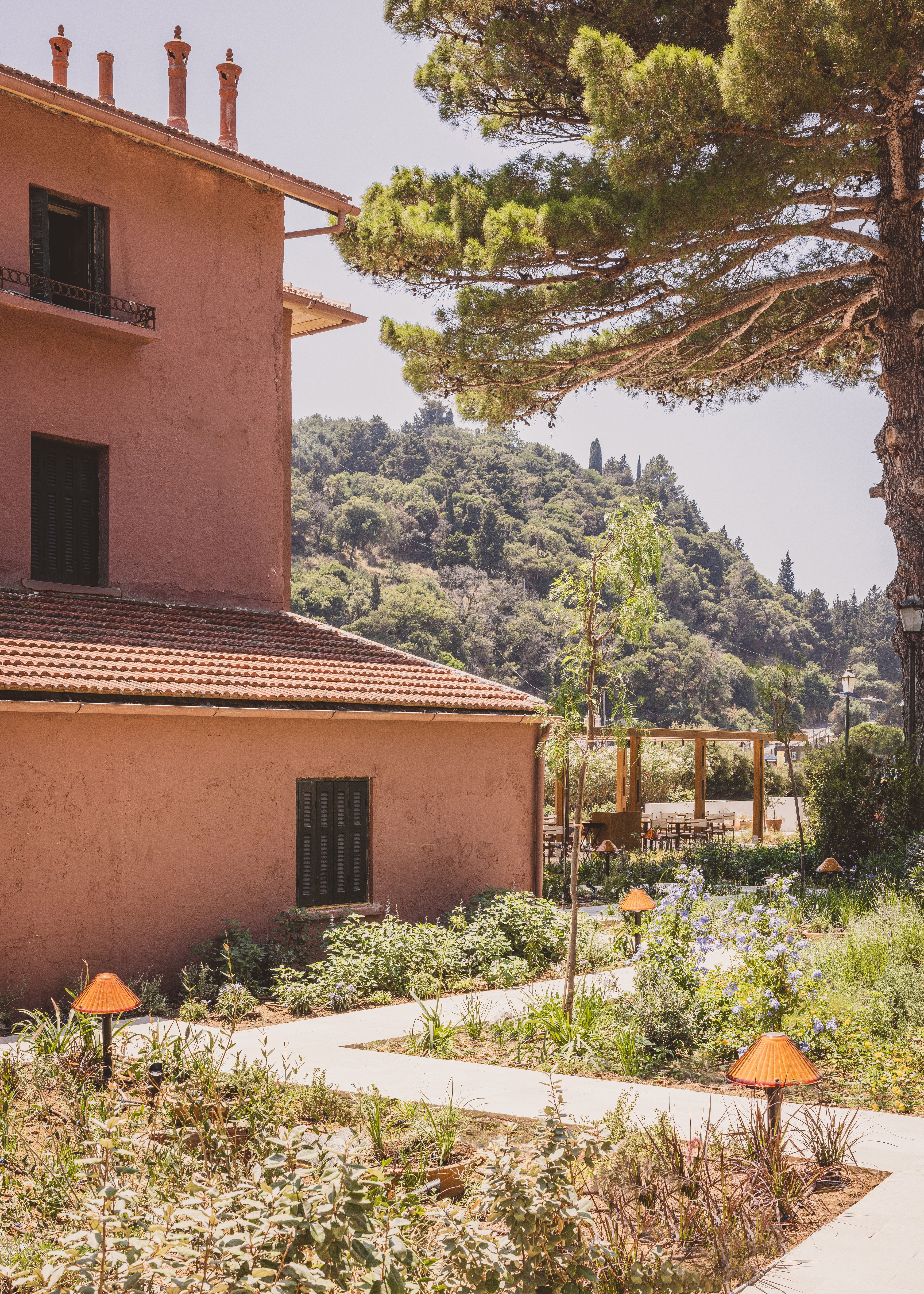 Isola Studio, Aragosta Beach Club, Corfu, Greece. 2024. Building View. Photograph: Pierre Littig