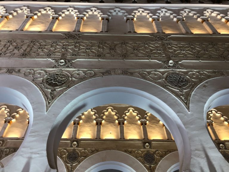 Detalles de la pared en una sinagoga